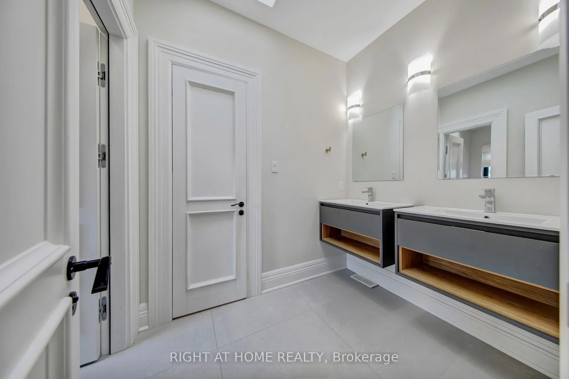 1017 Lorne Park Road