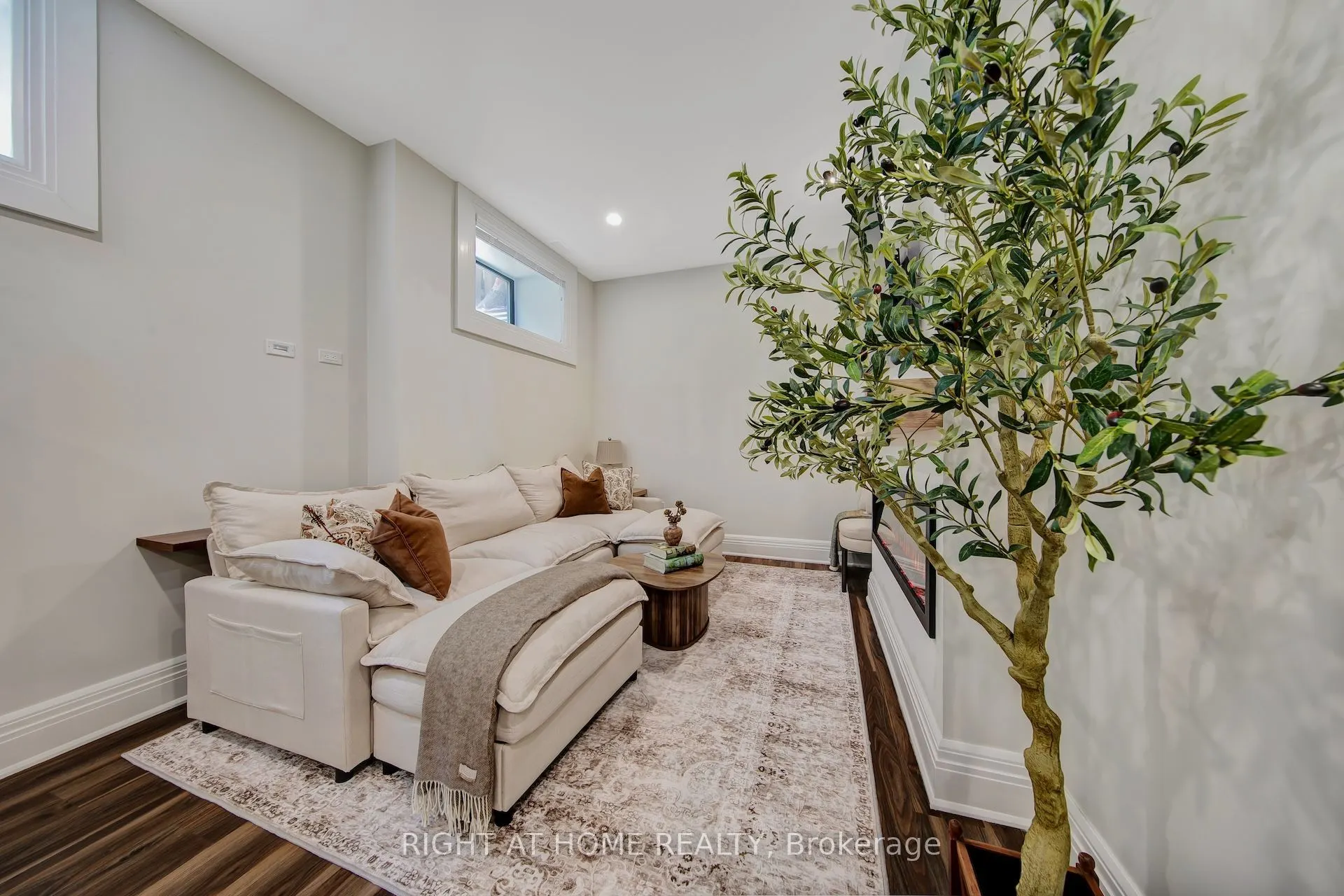 1017 Lorne Park Road