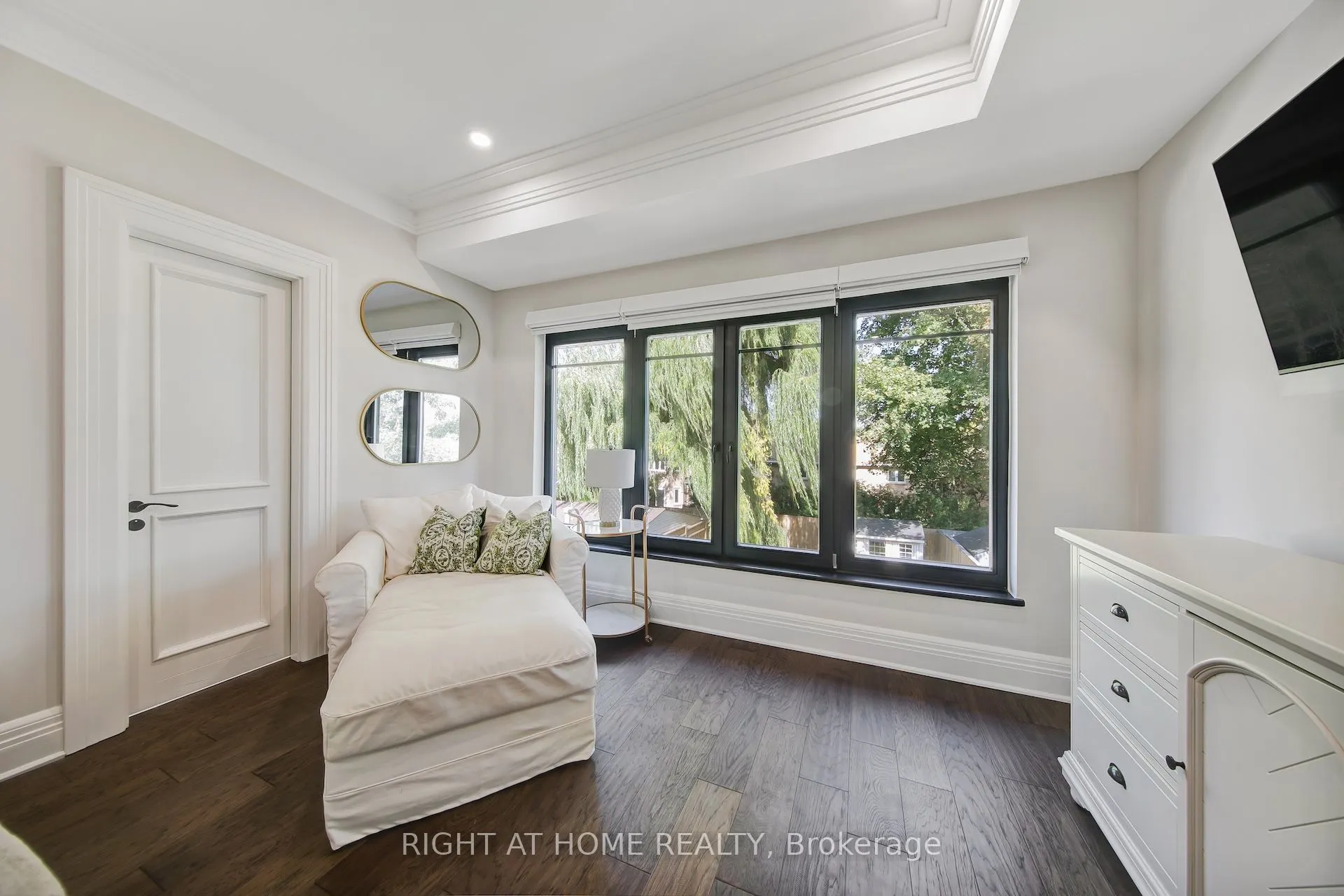 1017 Lorne Park Road