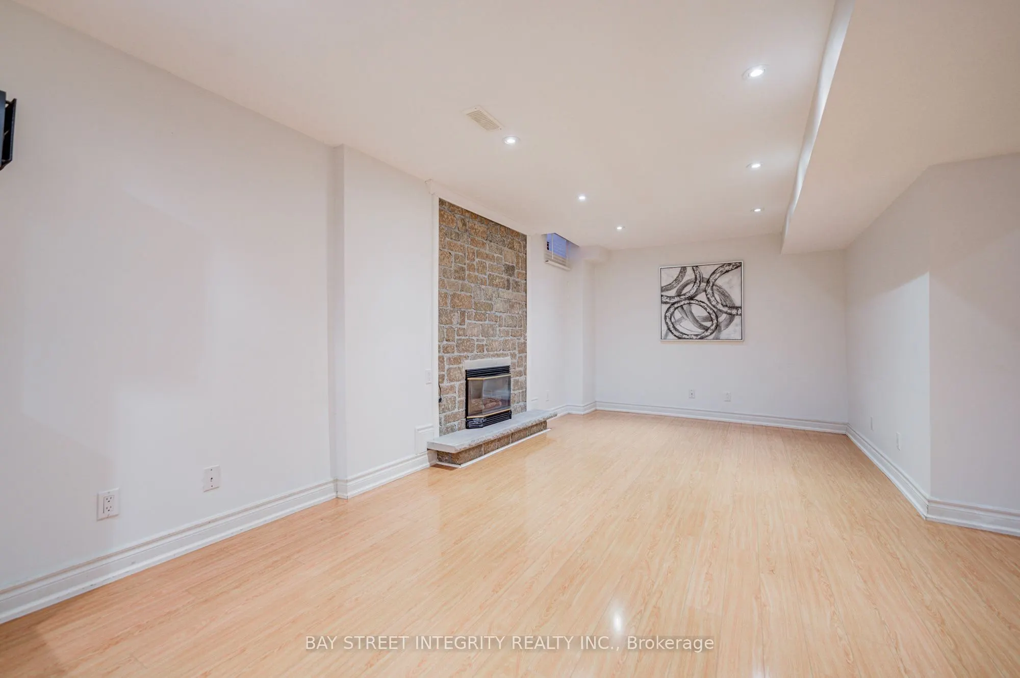 1341 Old English Lane