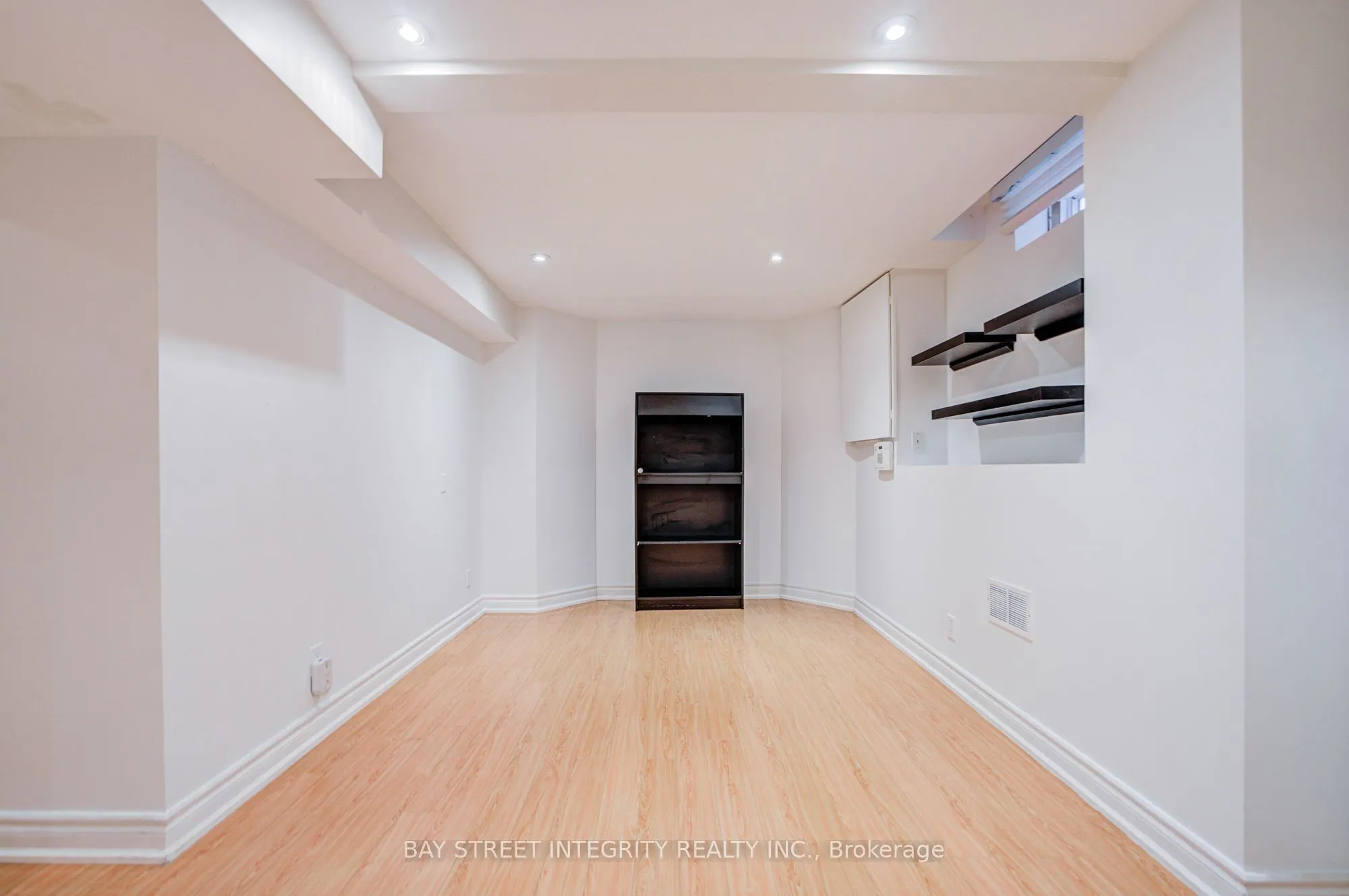 1341 Old English Lane