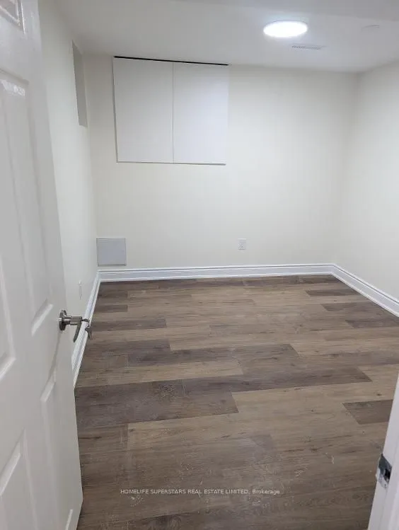 26 Glenmore Crescent #Basement Apartment