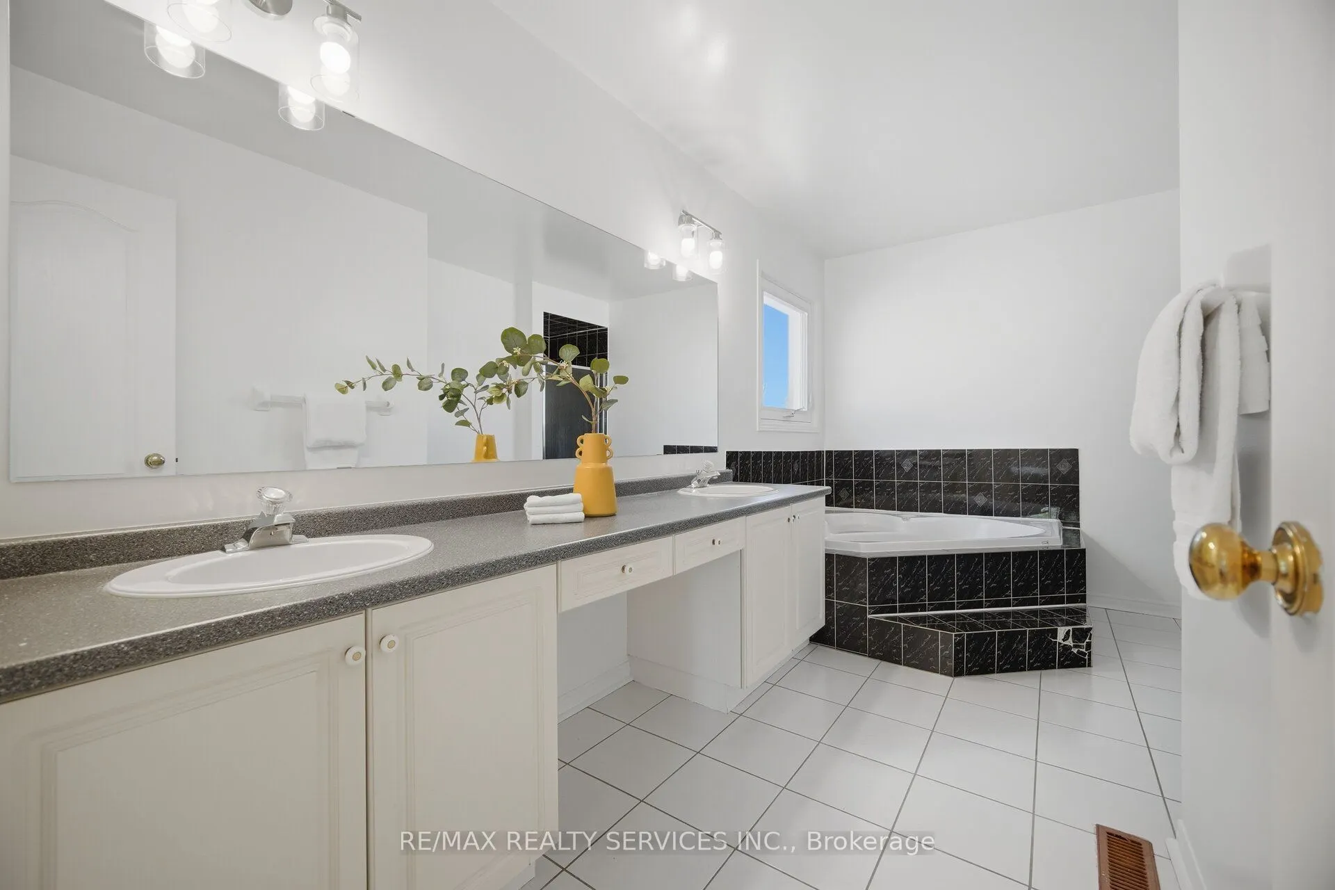 8 Gardenia Way