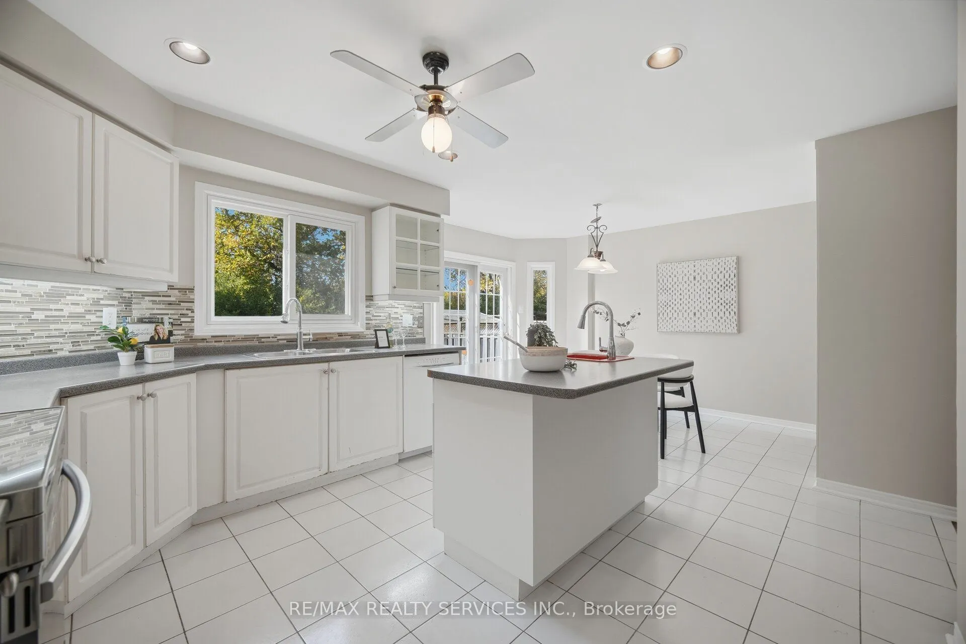 8 Gardenia Way