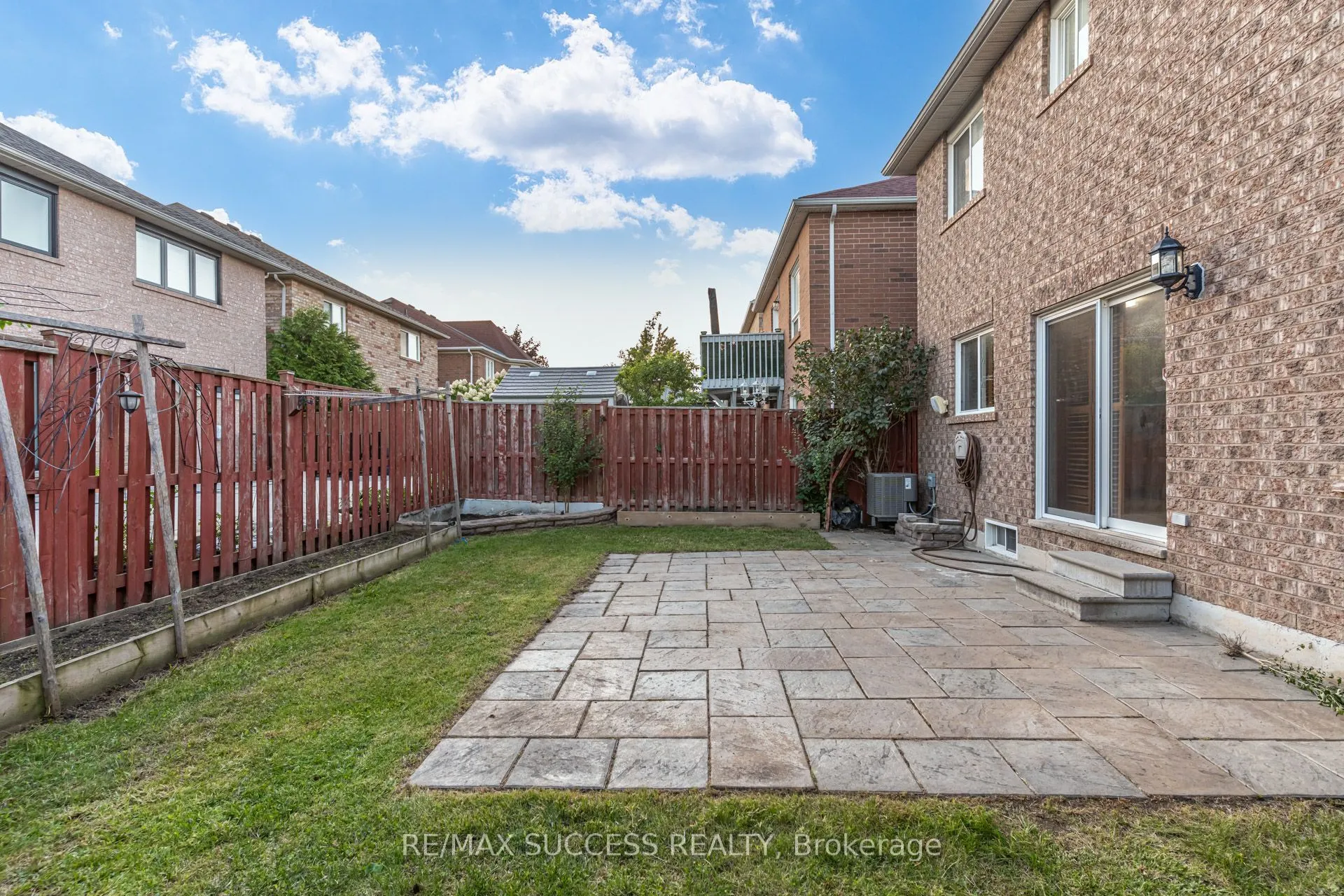 54 Ferncroft Place