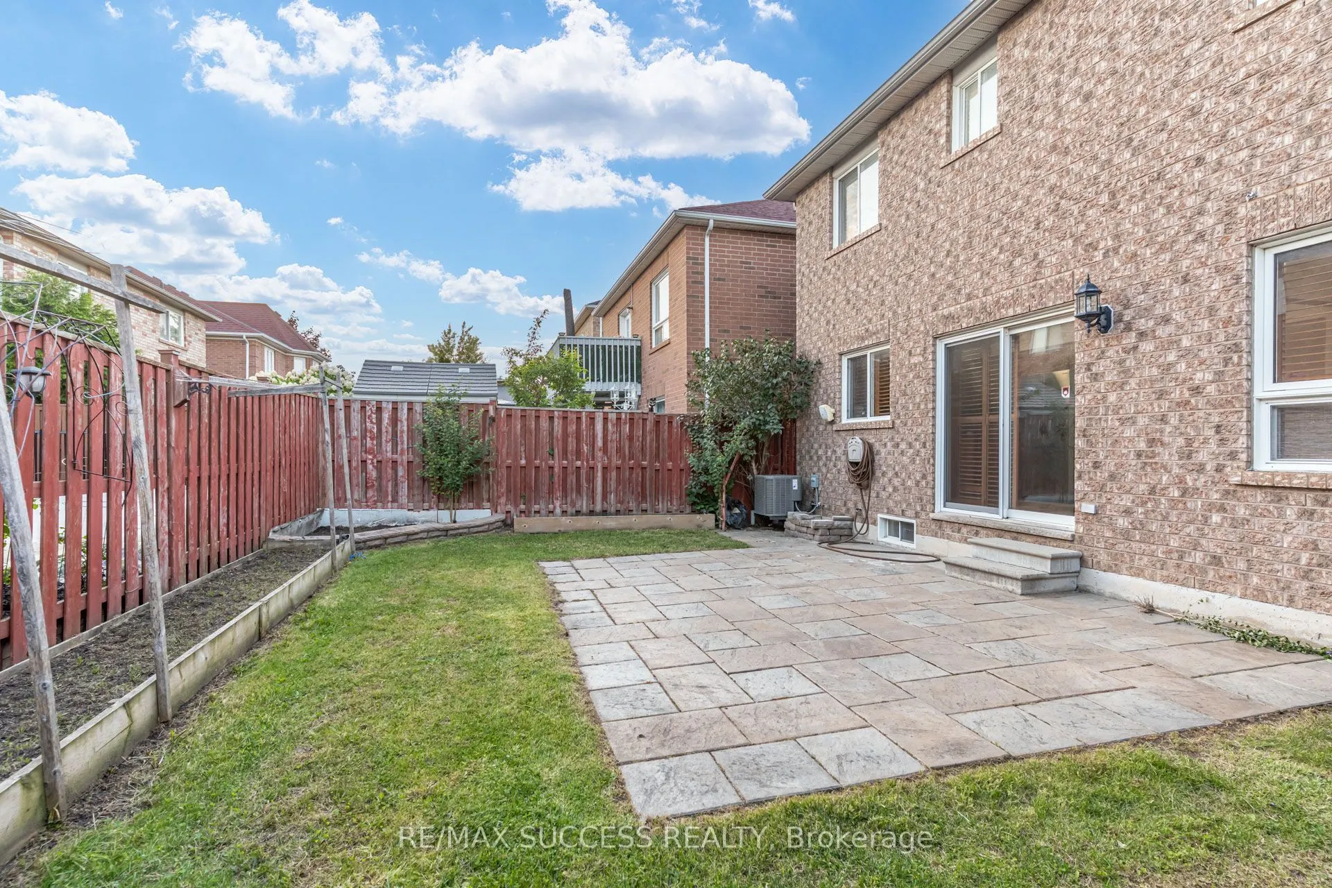 54 Ferncroft Place