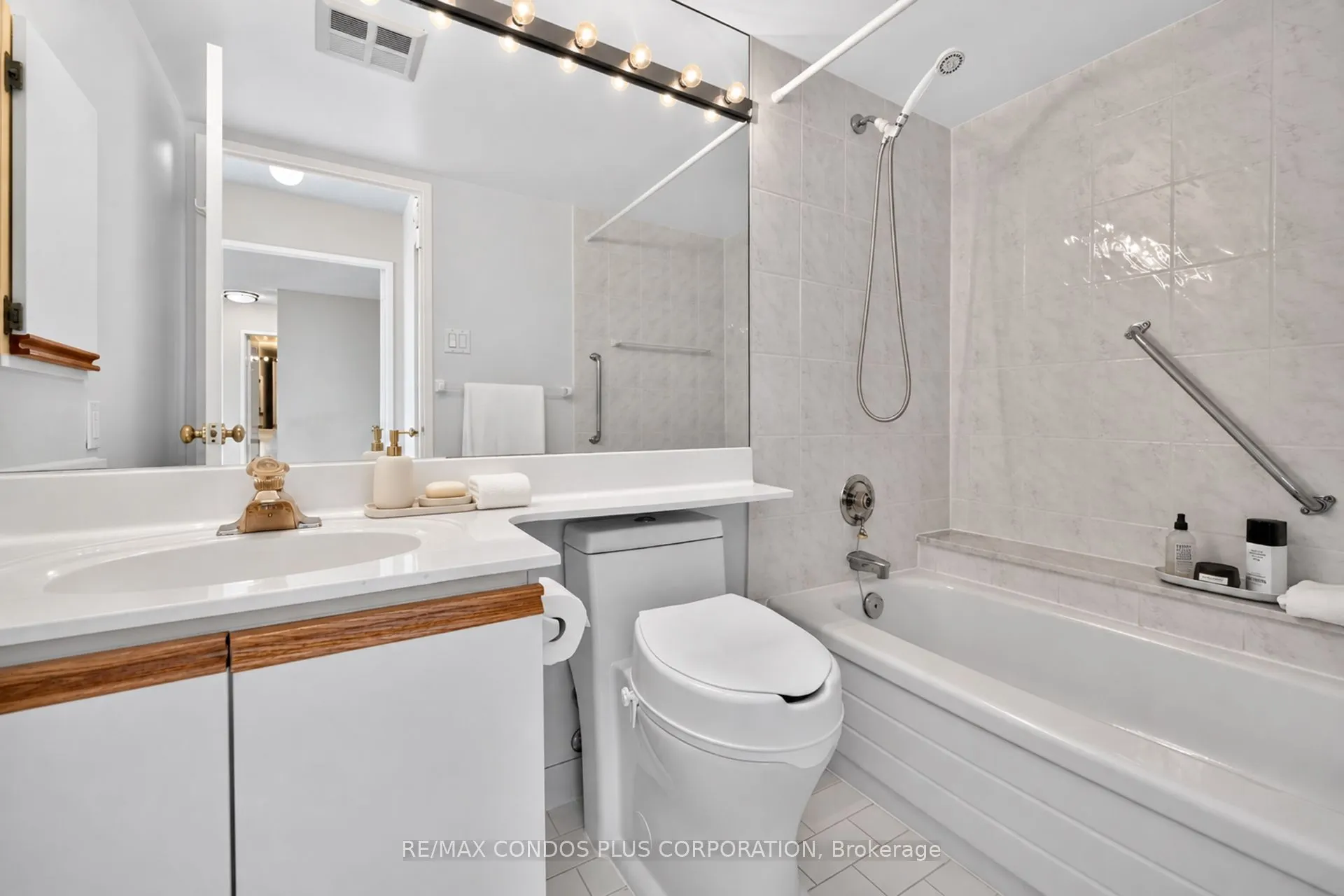 1300 Islington Avenue #2009