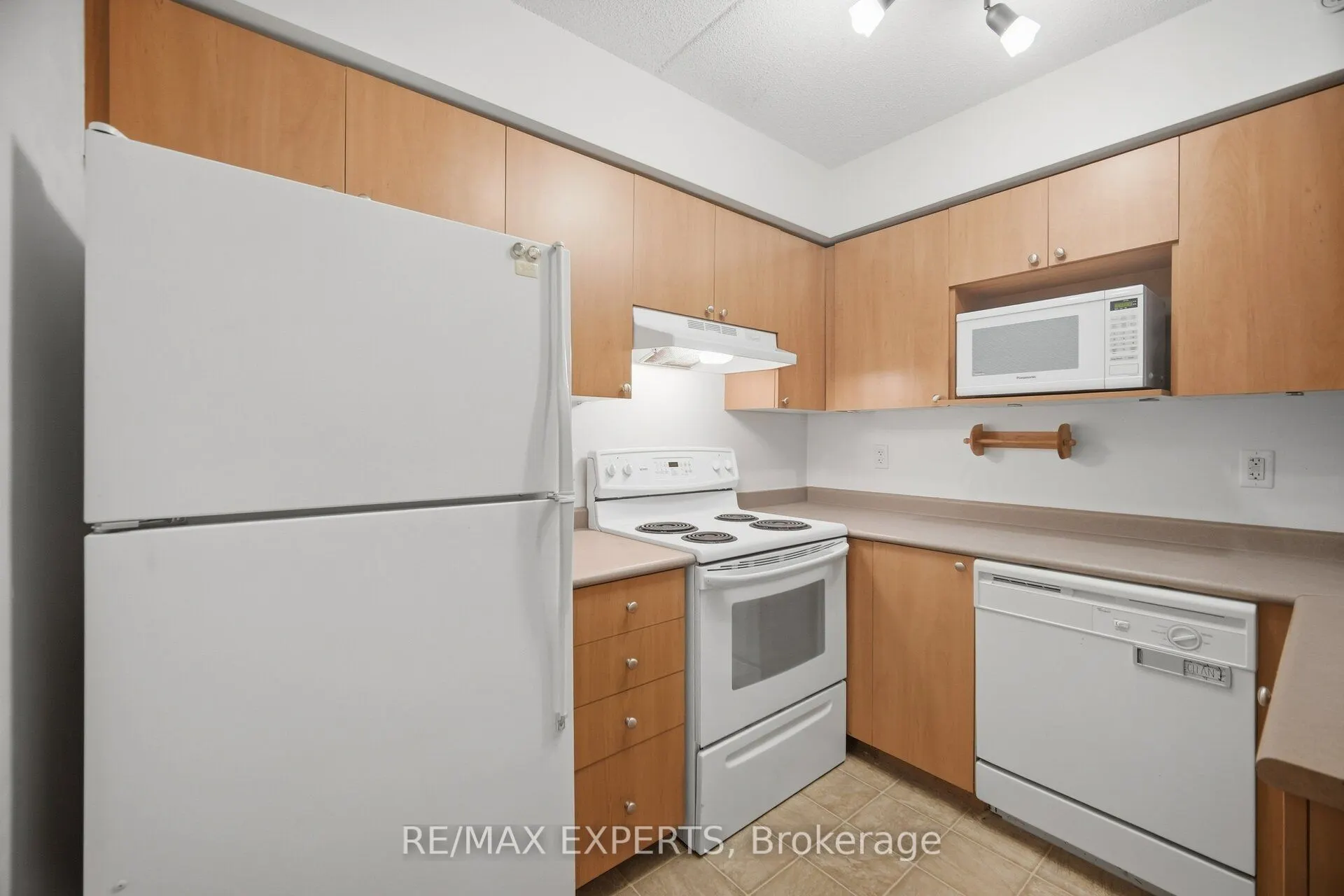 1491 Maple Avenue #206