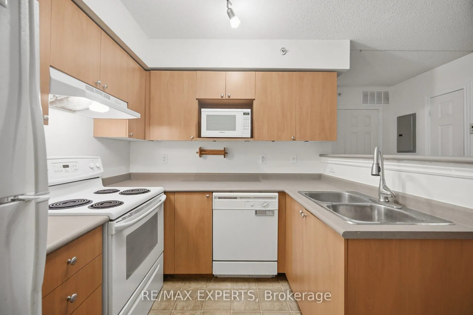 1491 Maple Avenue #206