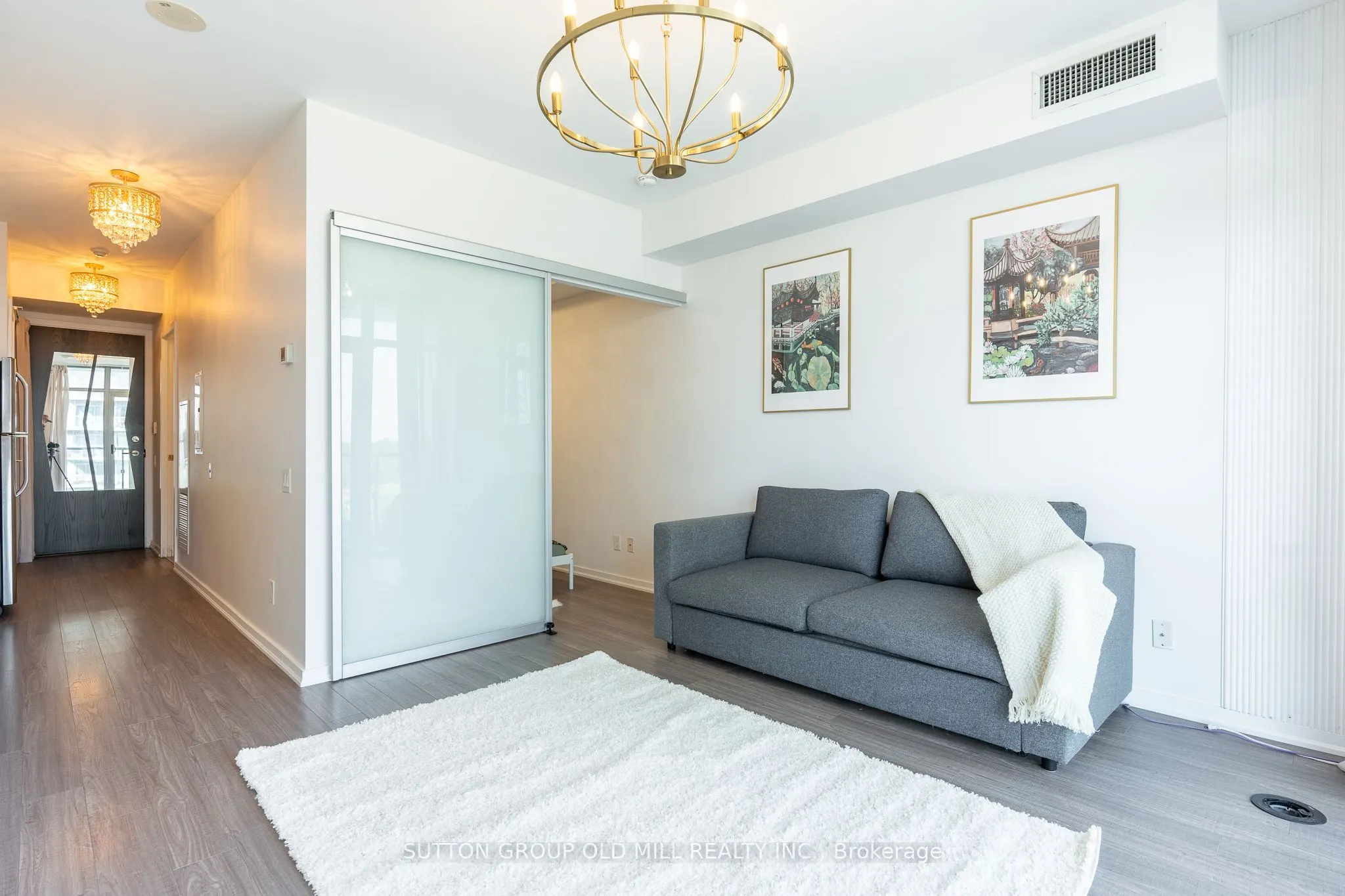 105 The Queensway #812