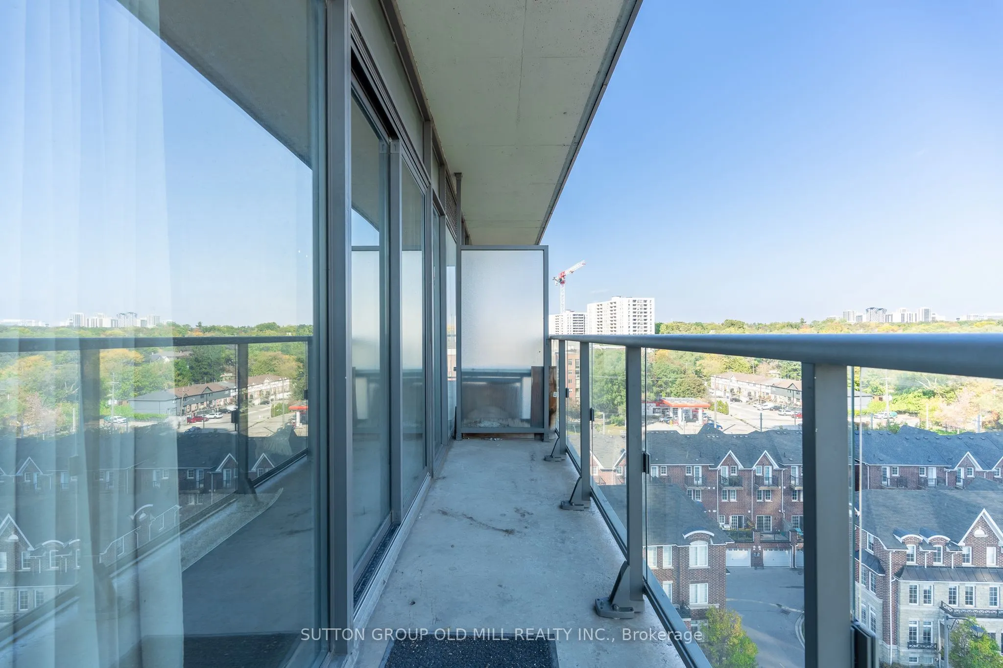 105 The Queensway #812