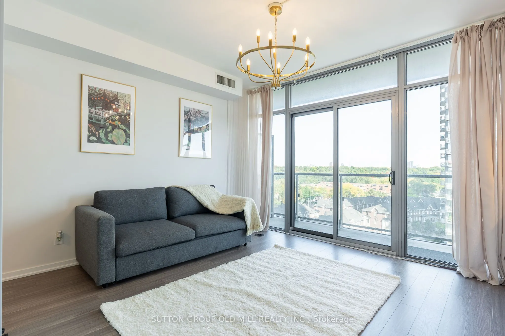 105 The Queensway #812