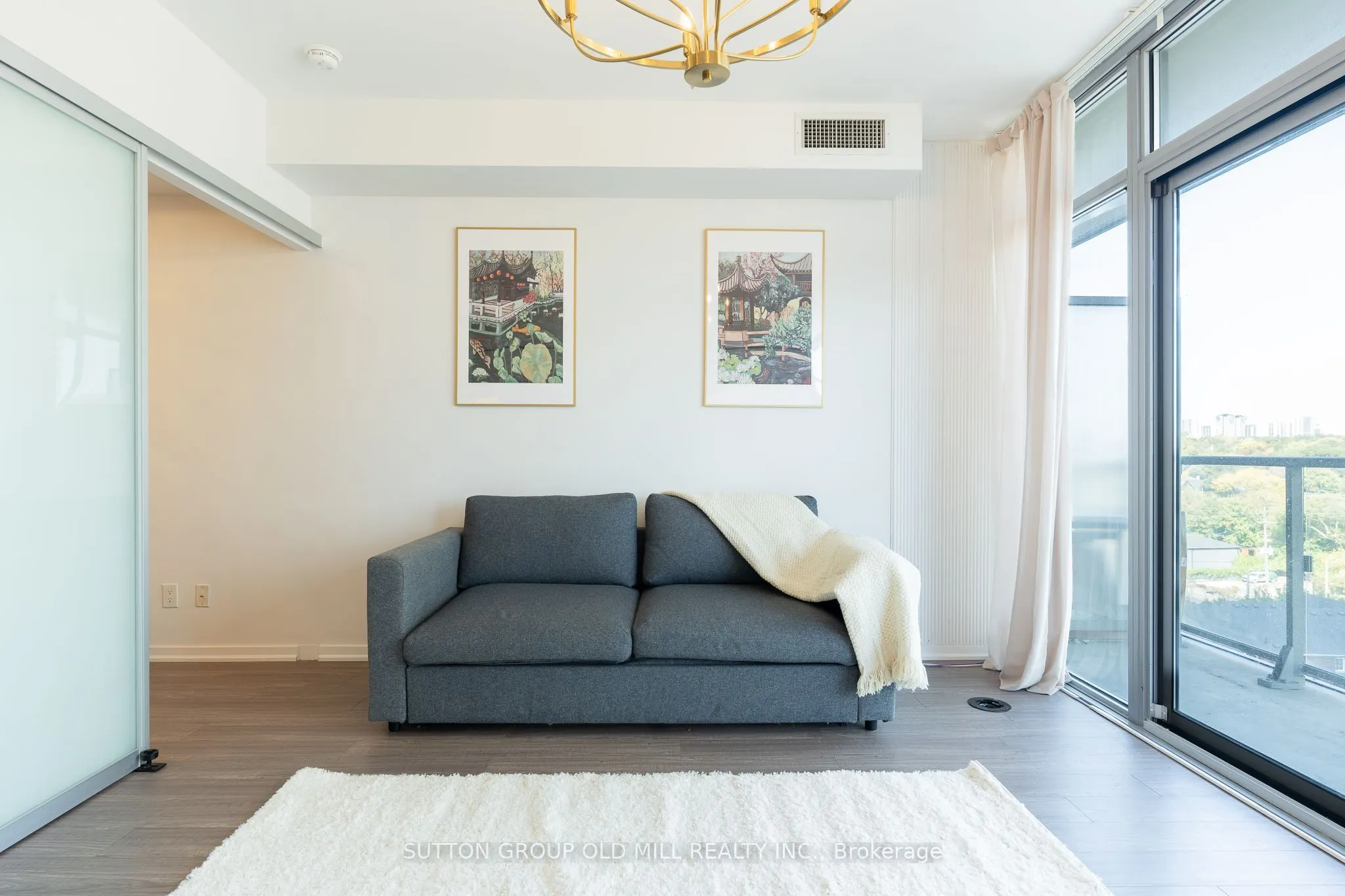 105 The Queensway #812