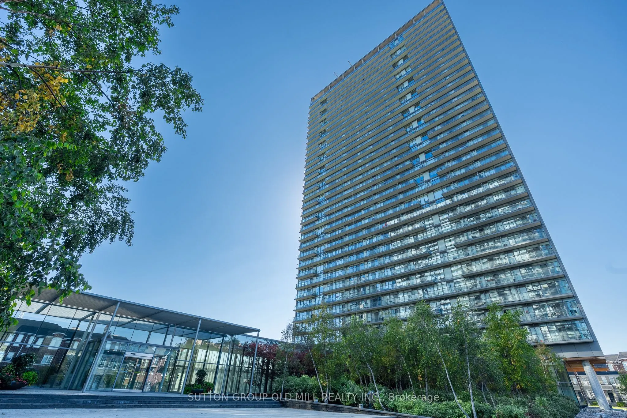 105 The Queensway #812