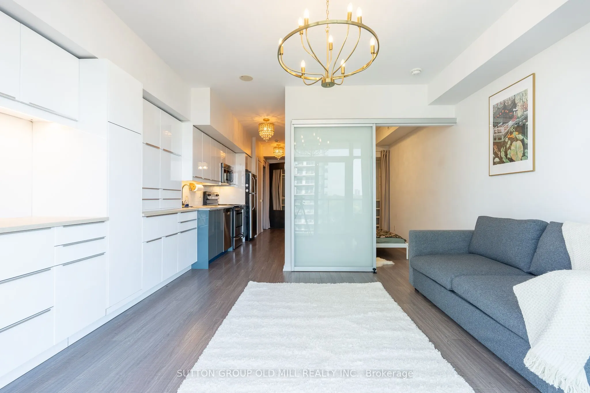 105 The Queensway #812