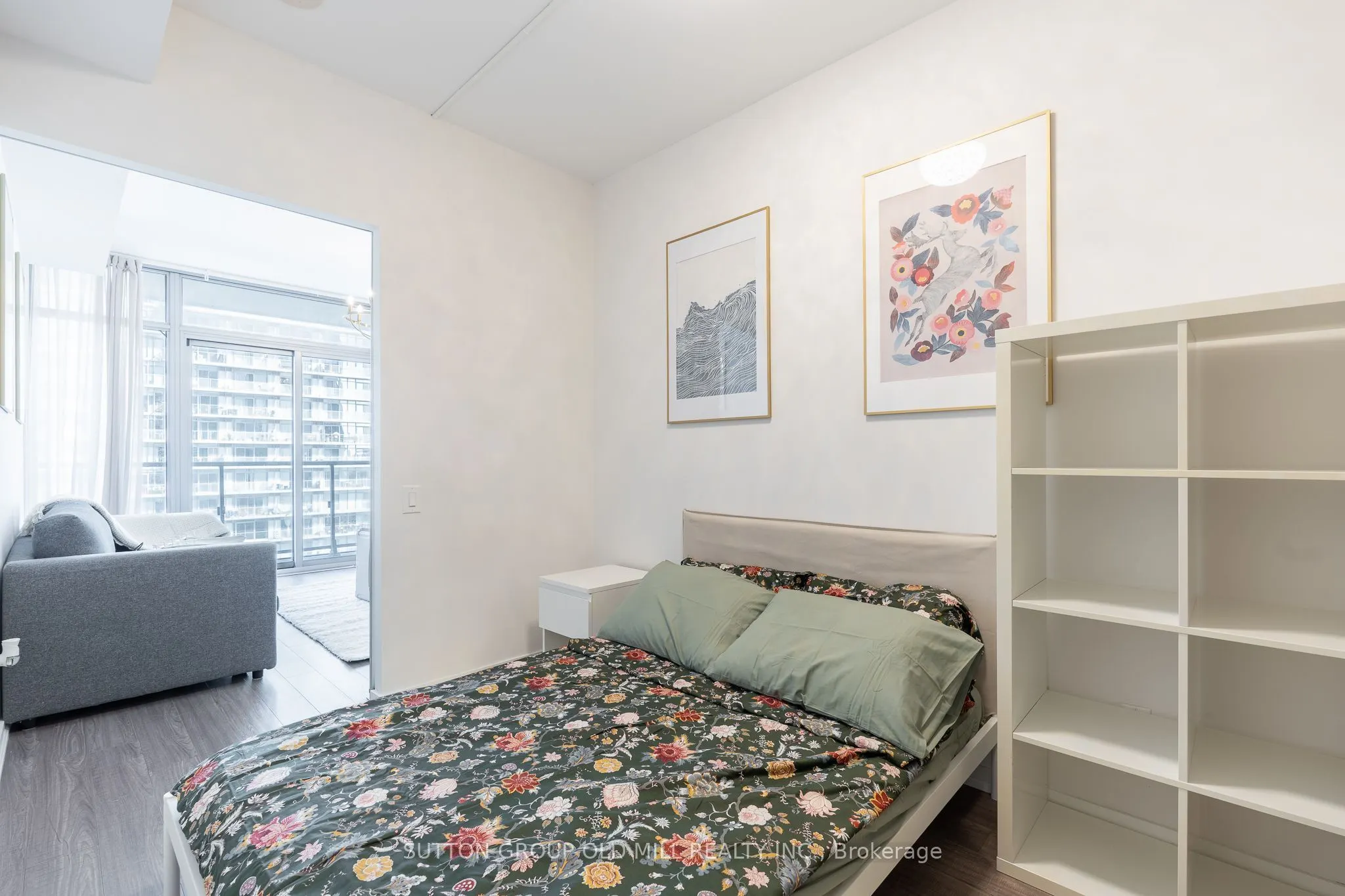 105 The Queensway #812