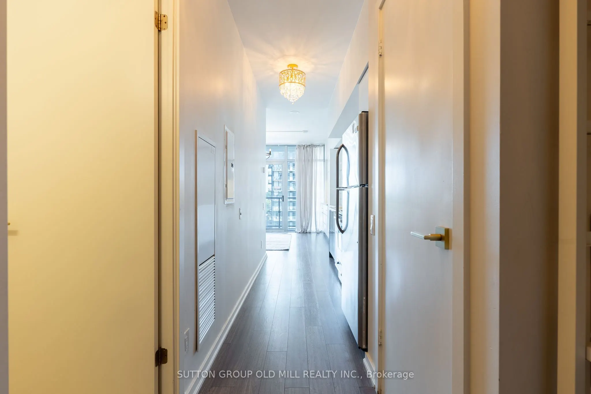 105 The Queensway #812