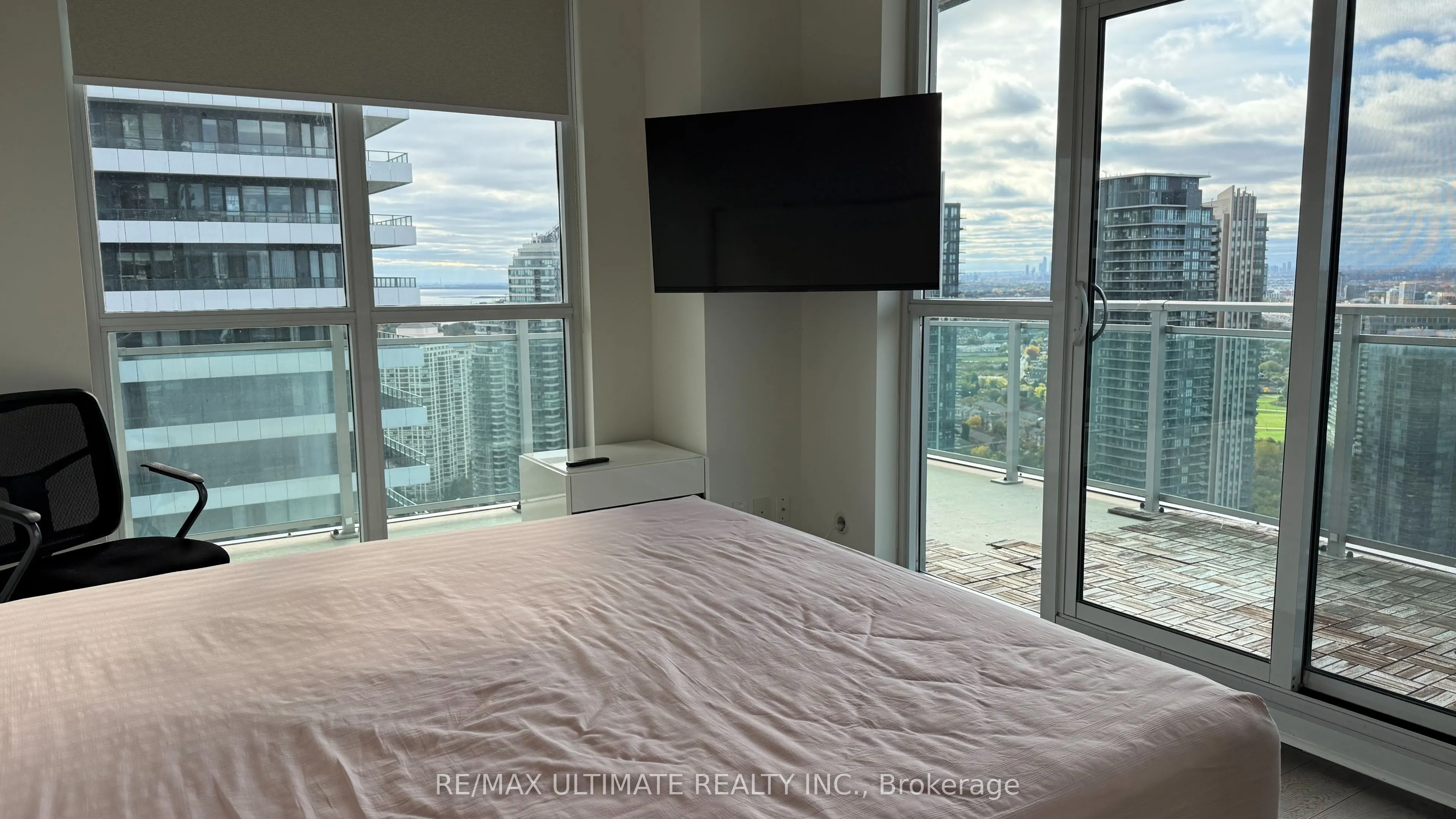 33 Shore Breeze Drive #3901