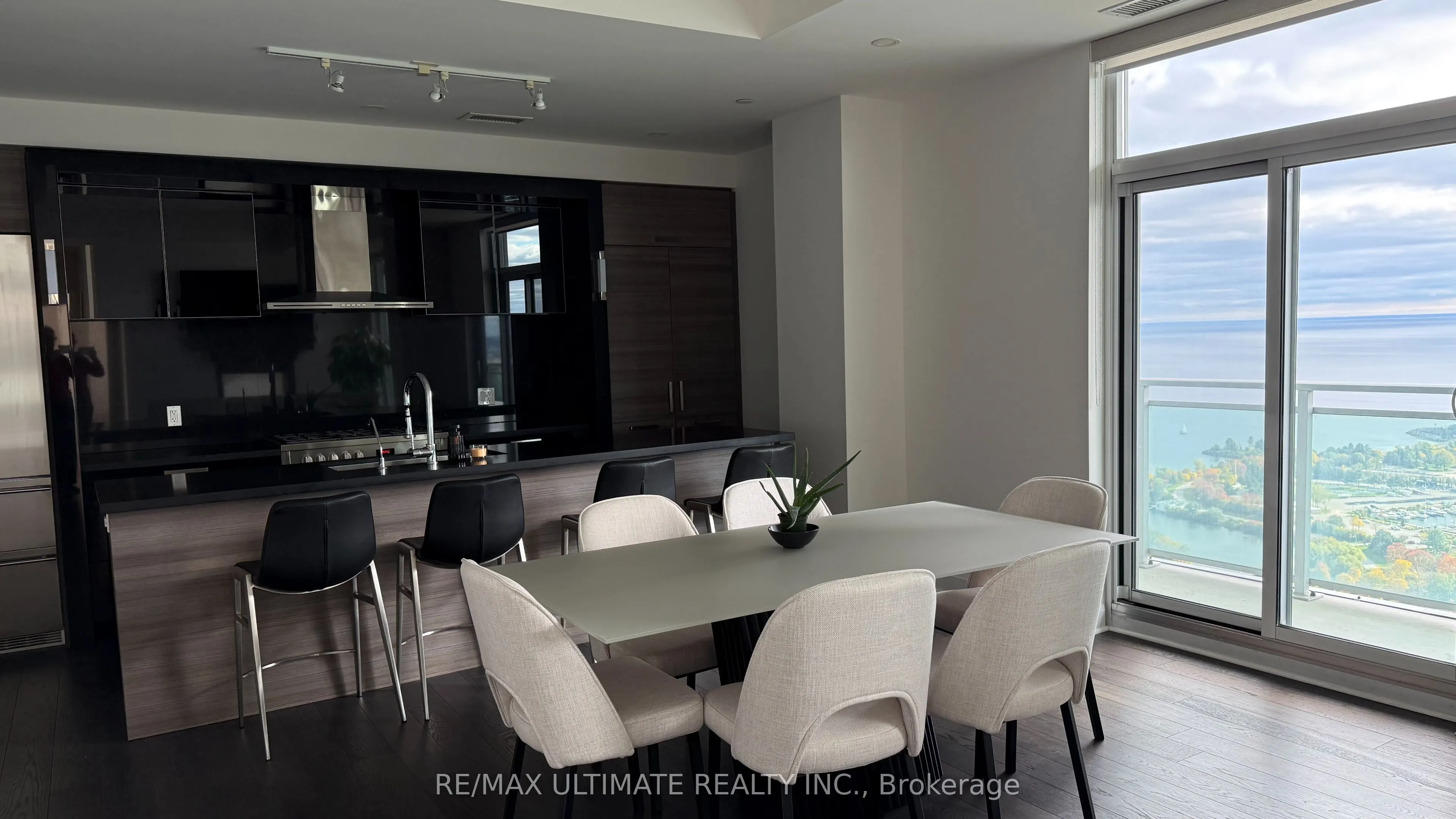 33 Shore Breeze Drive #3901
