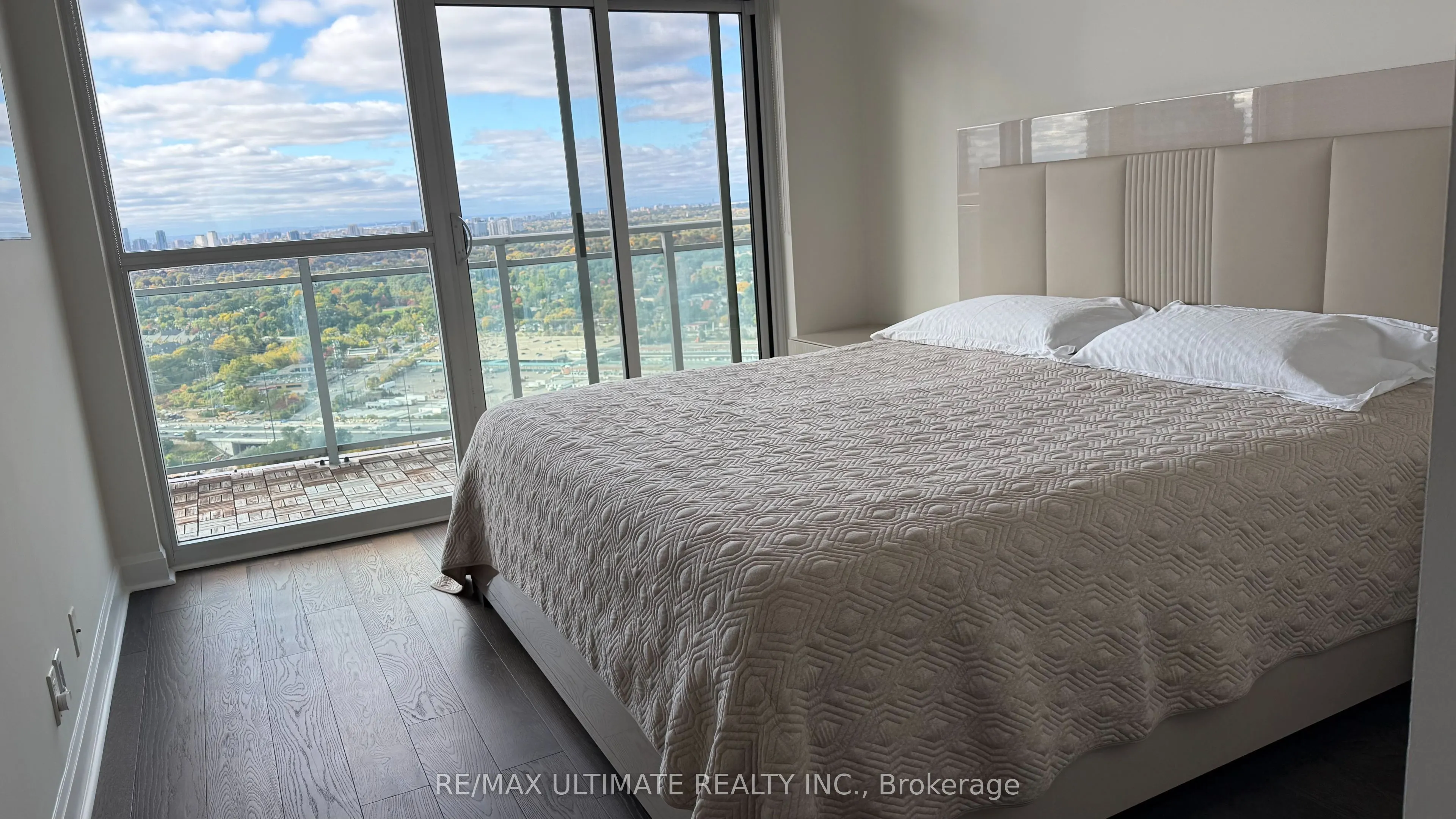 33 Shore Breeze Drive #3901
