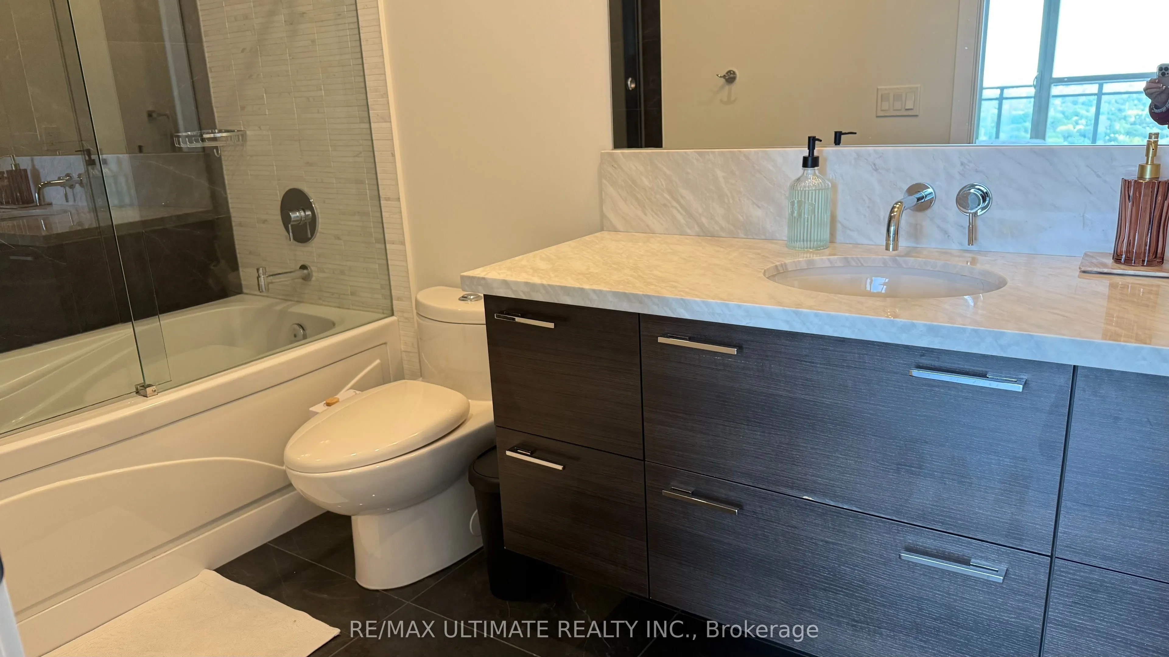 33 Shore Breeze Drive #3901