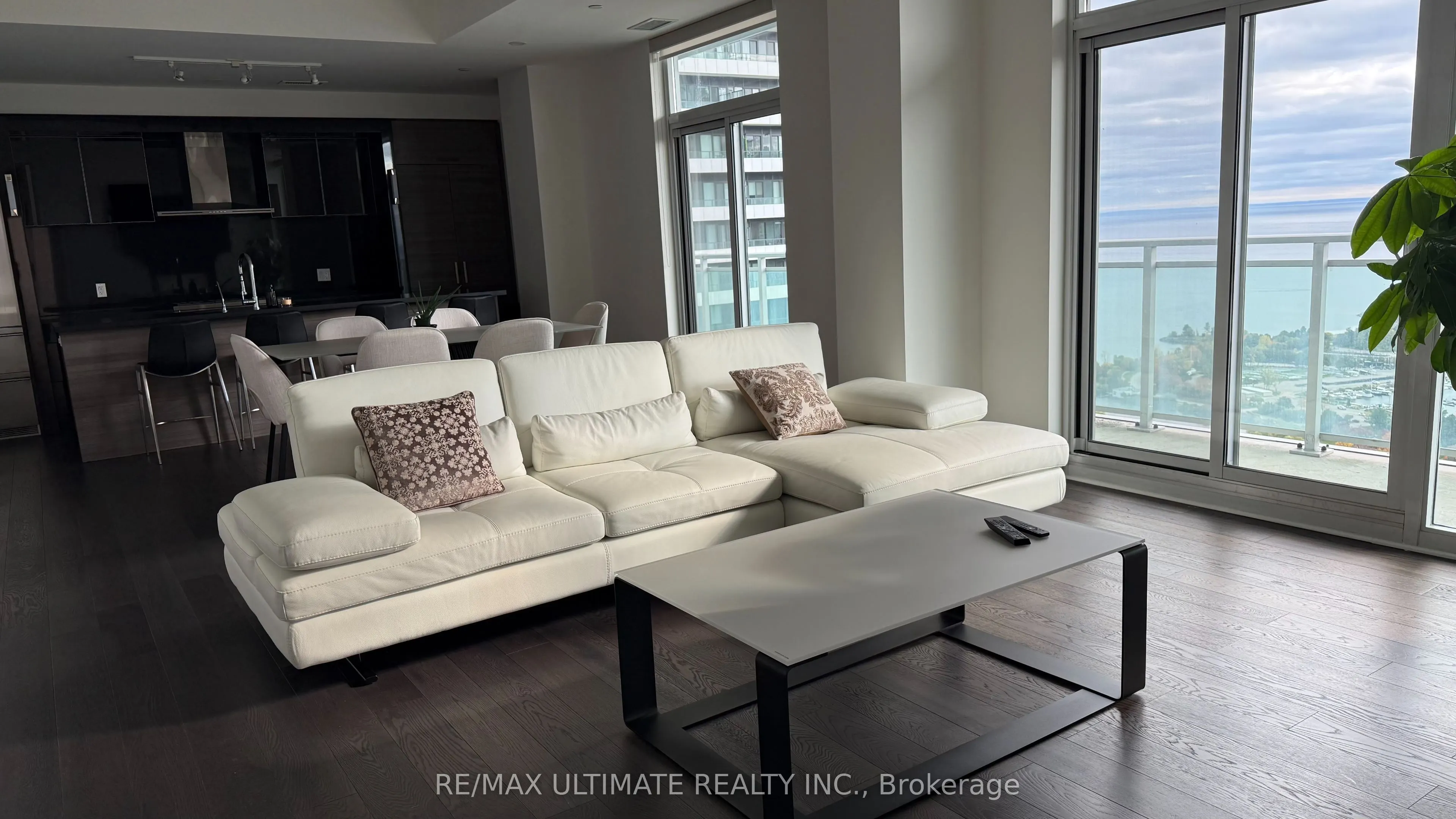 33 Shore Breeze Drive #3901
