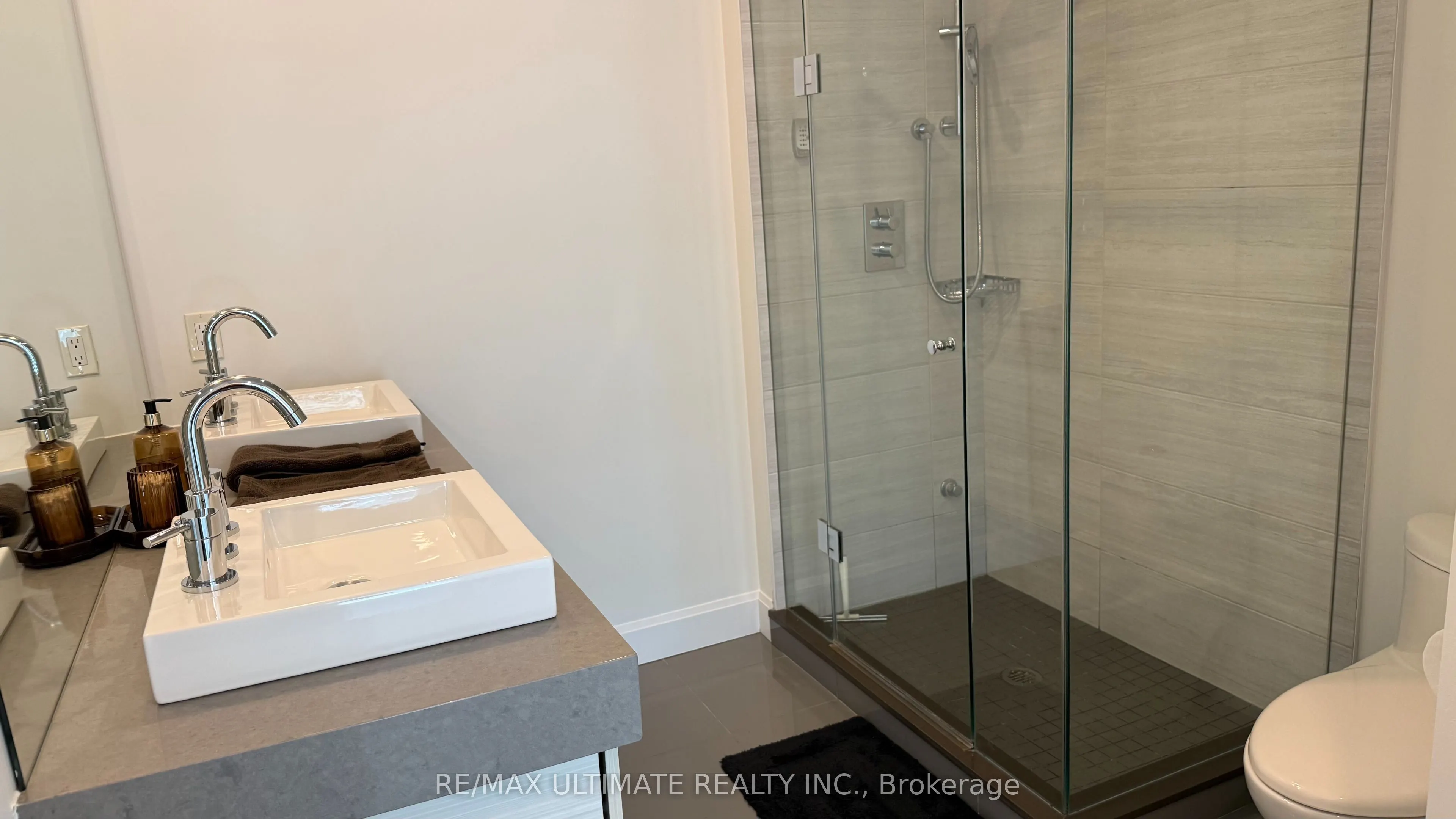33 Shore Breeze Drive #3901