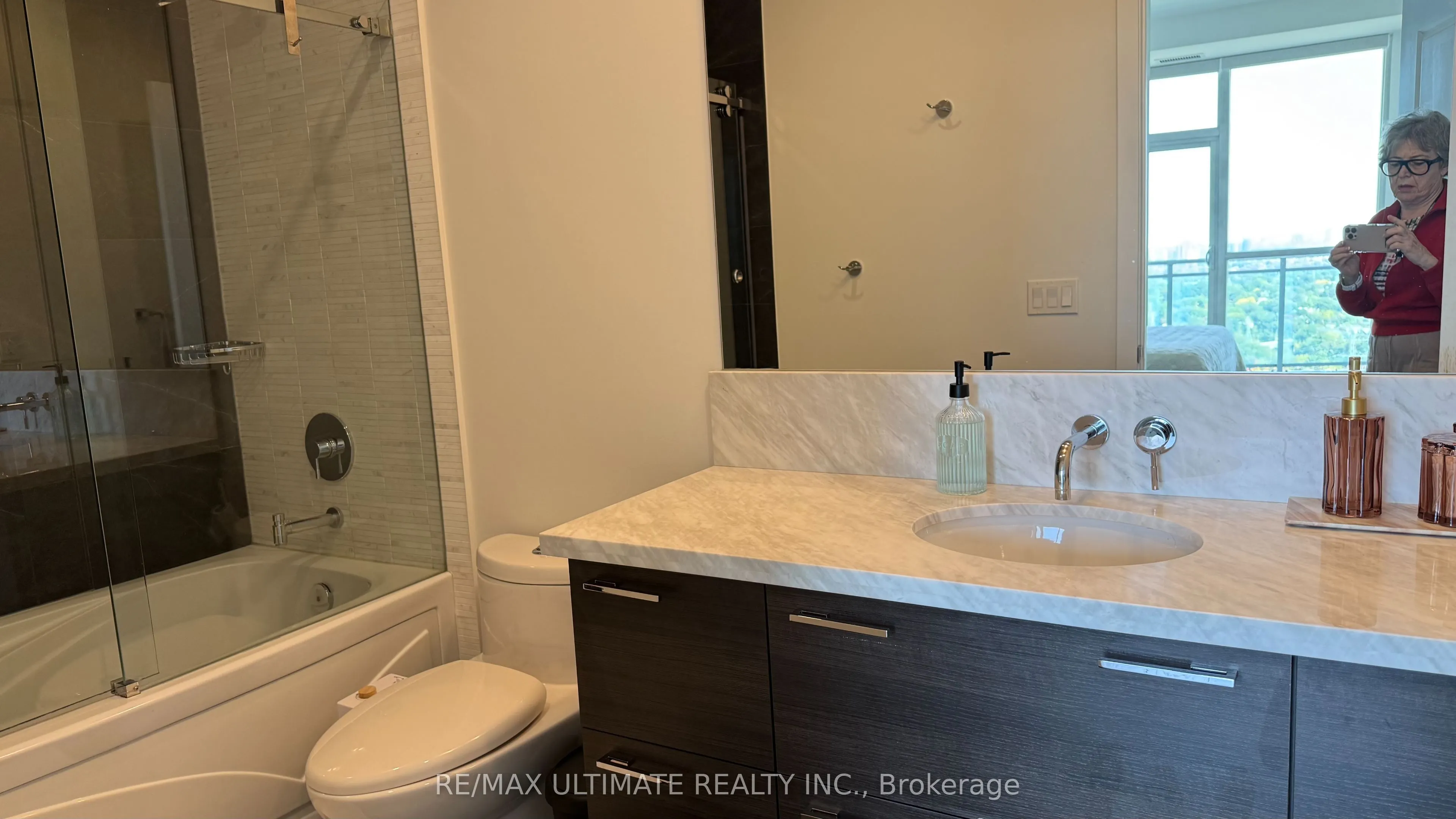 33 Shore Breeze Drive #3901