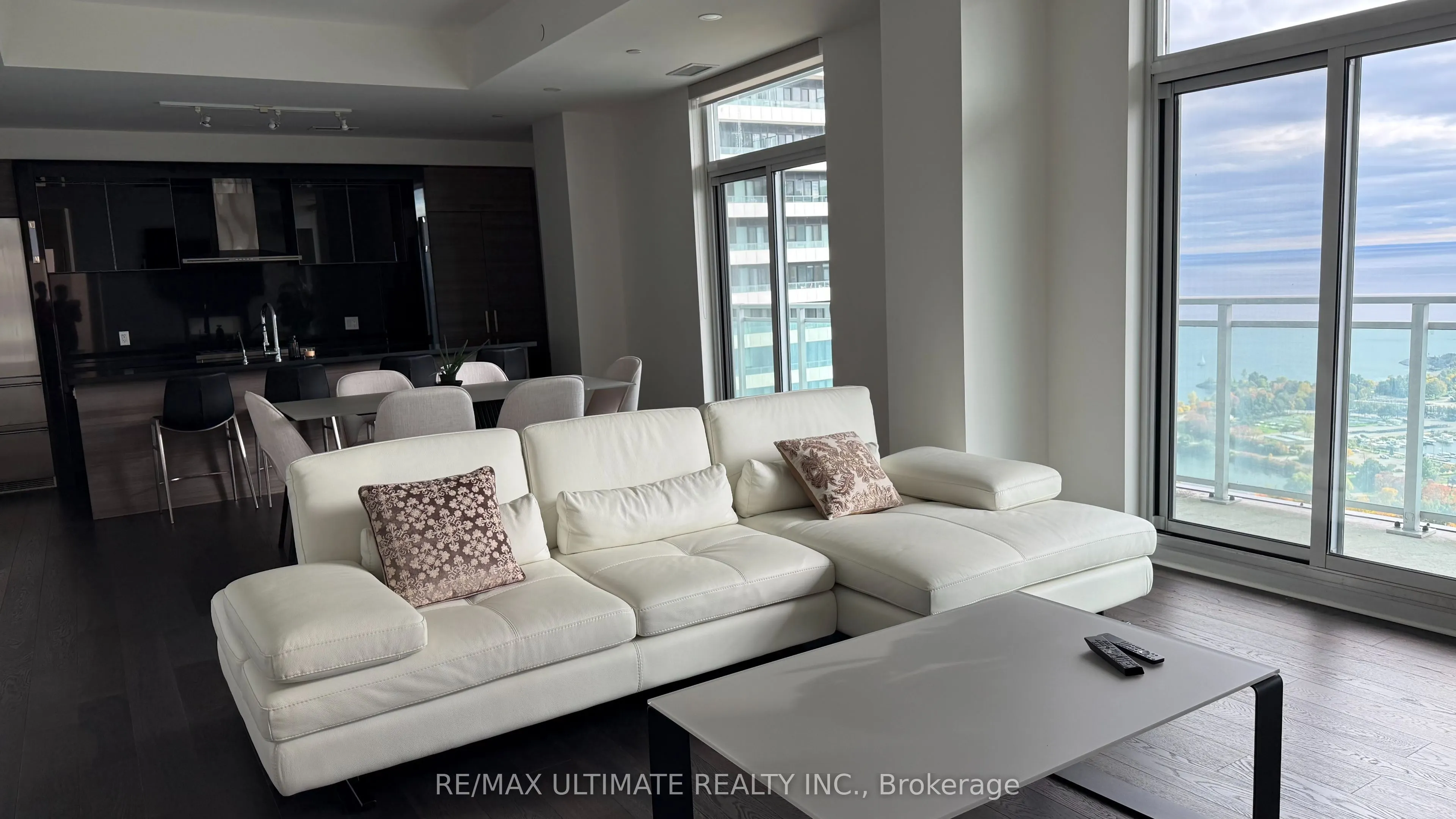 33 Shore Breeze Drive #3901