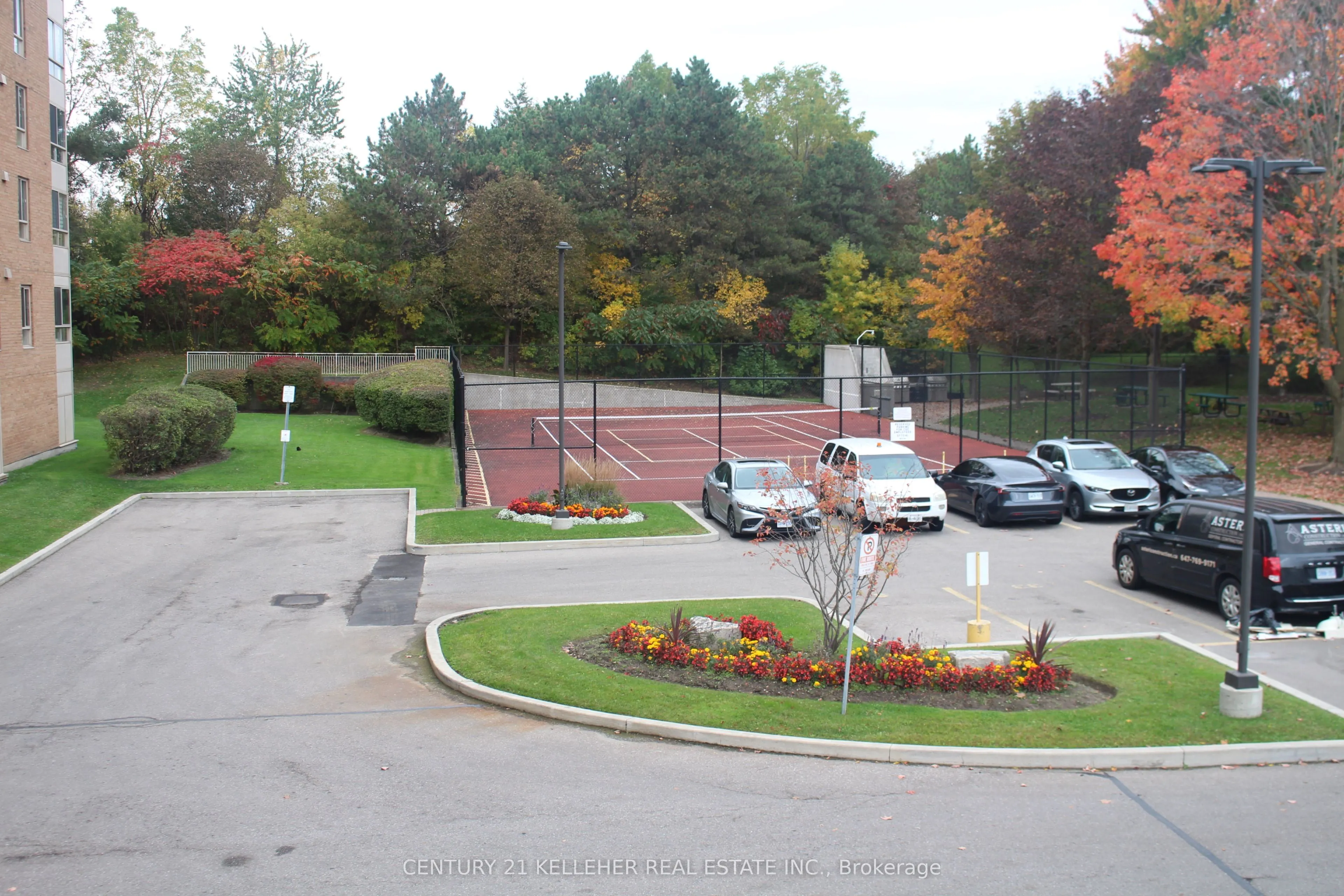 1485 Lakeshore Rd. E #518
