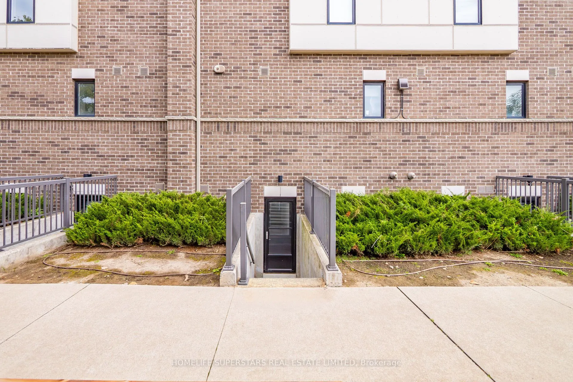 8 Drummond Street #413