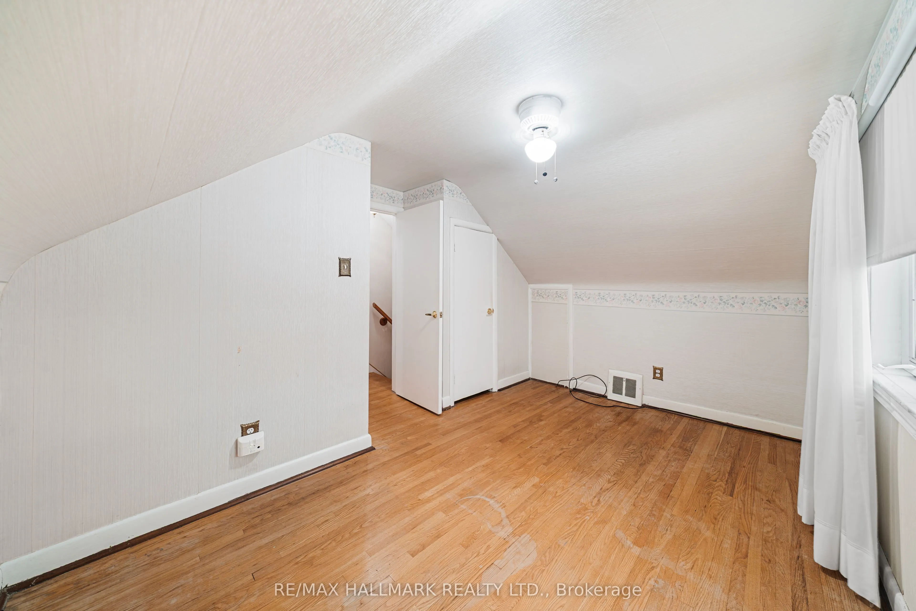 27 Sunray Crescent