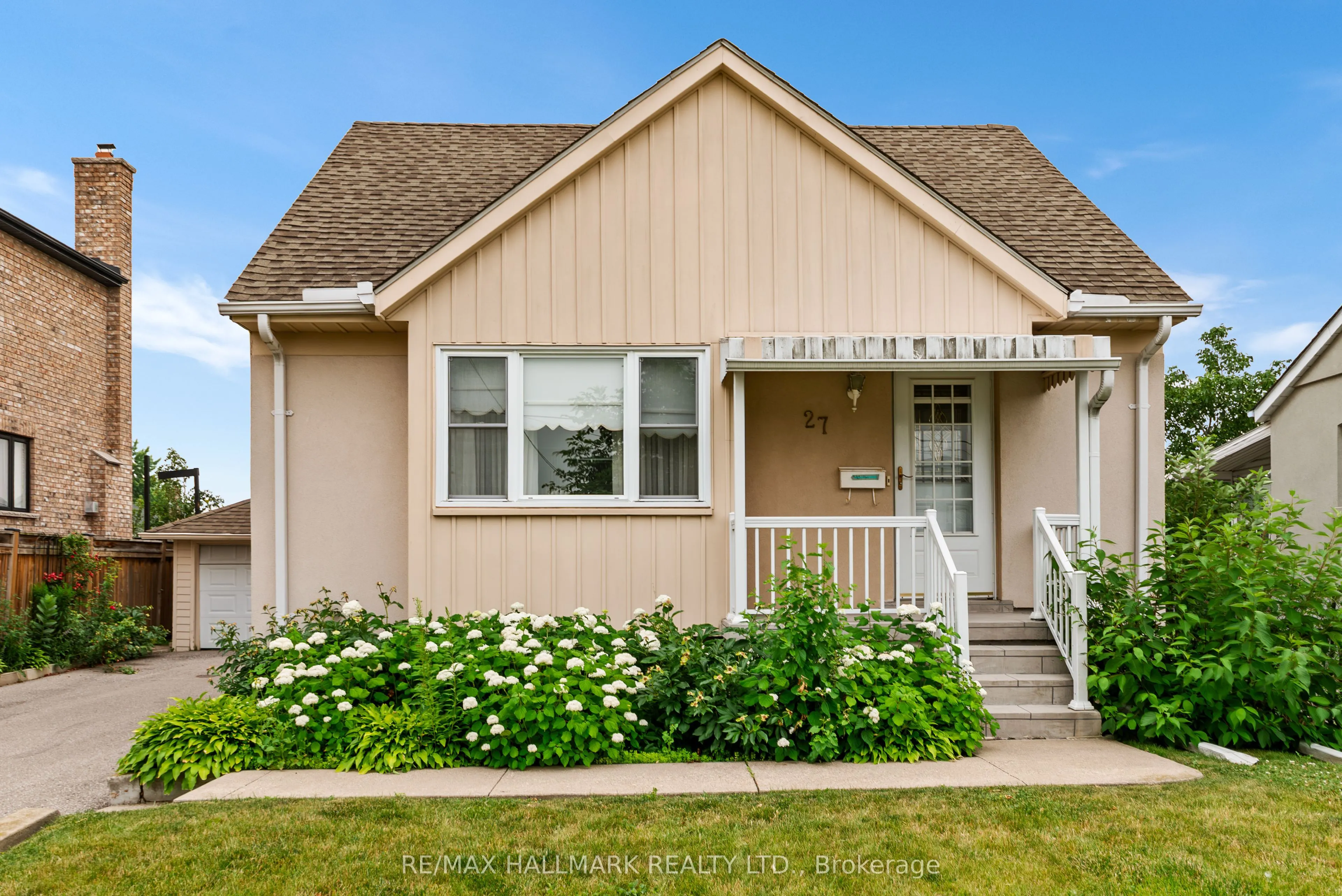 27 Sunray Crescent