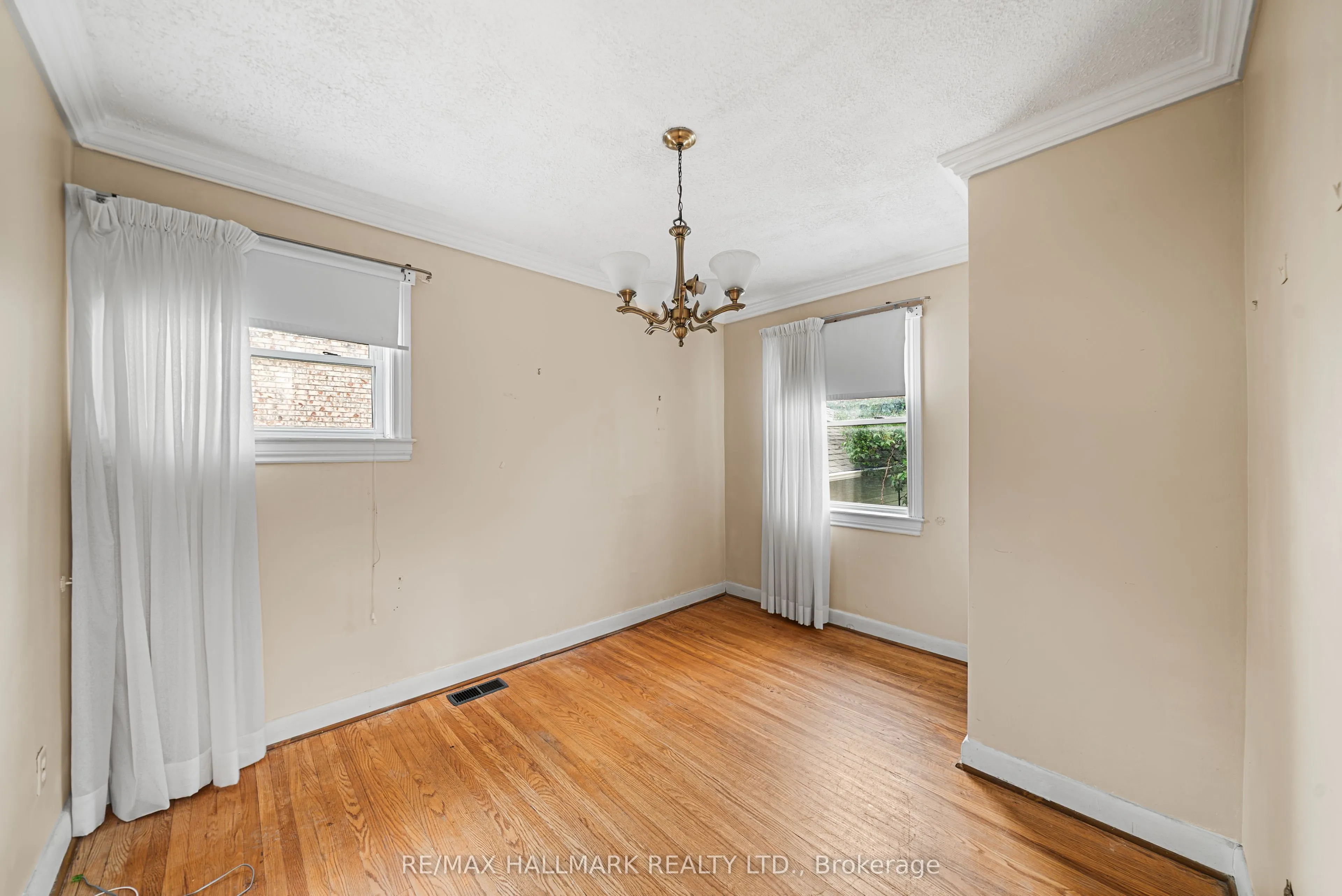 27 Sunray Crescent