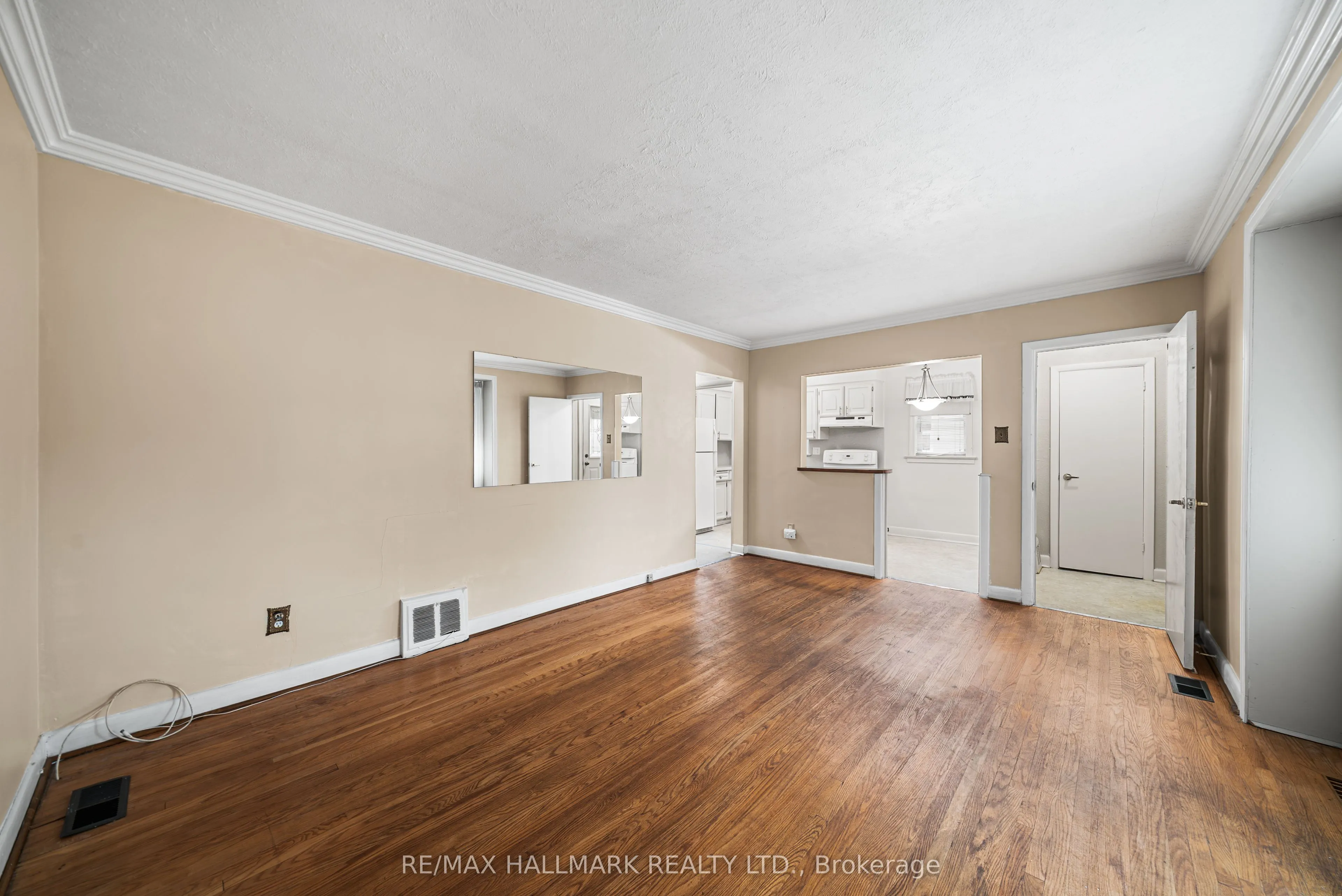 27 Sunray Crescent
