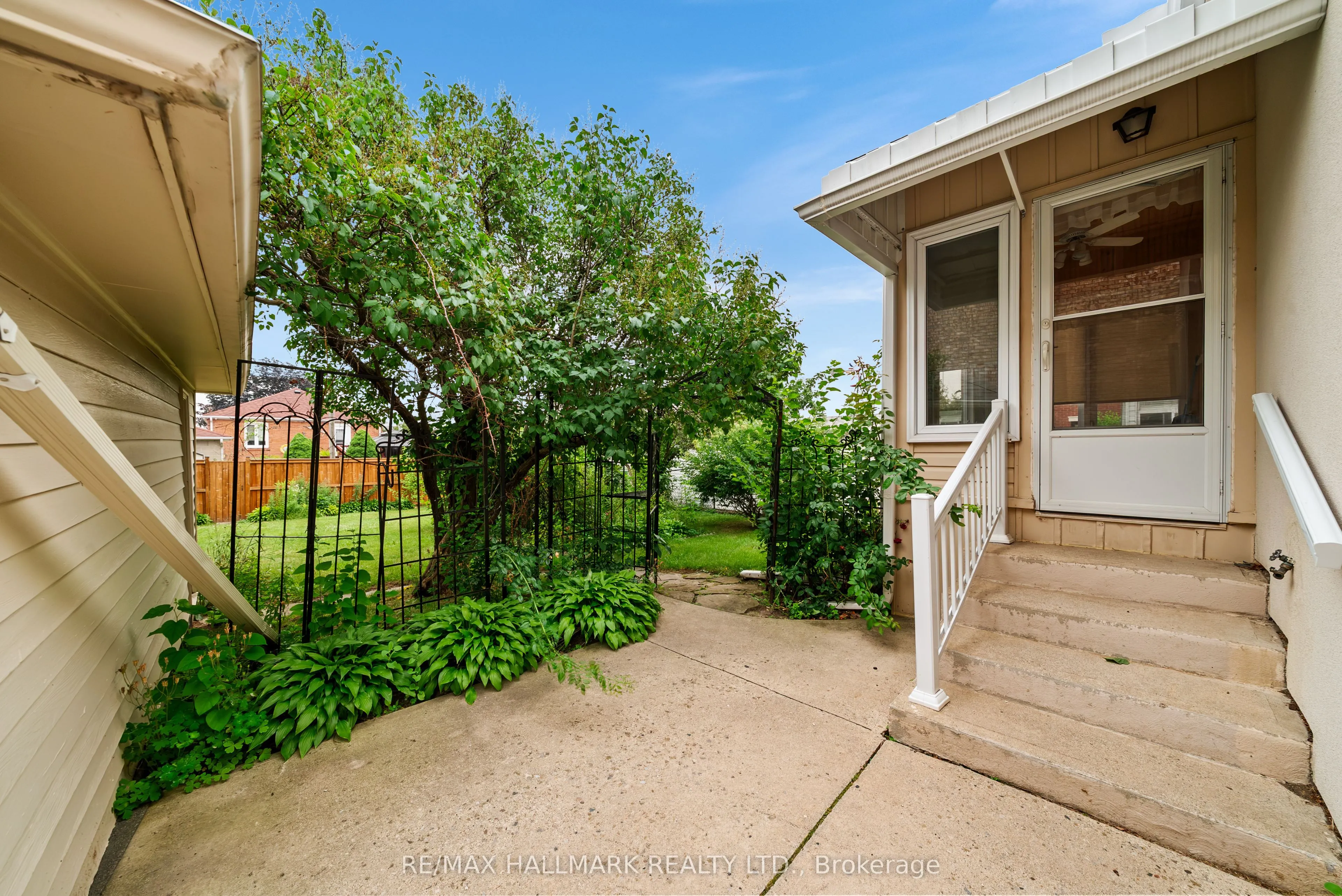27 Sunray Crescent