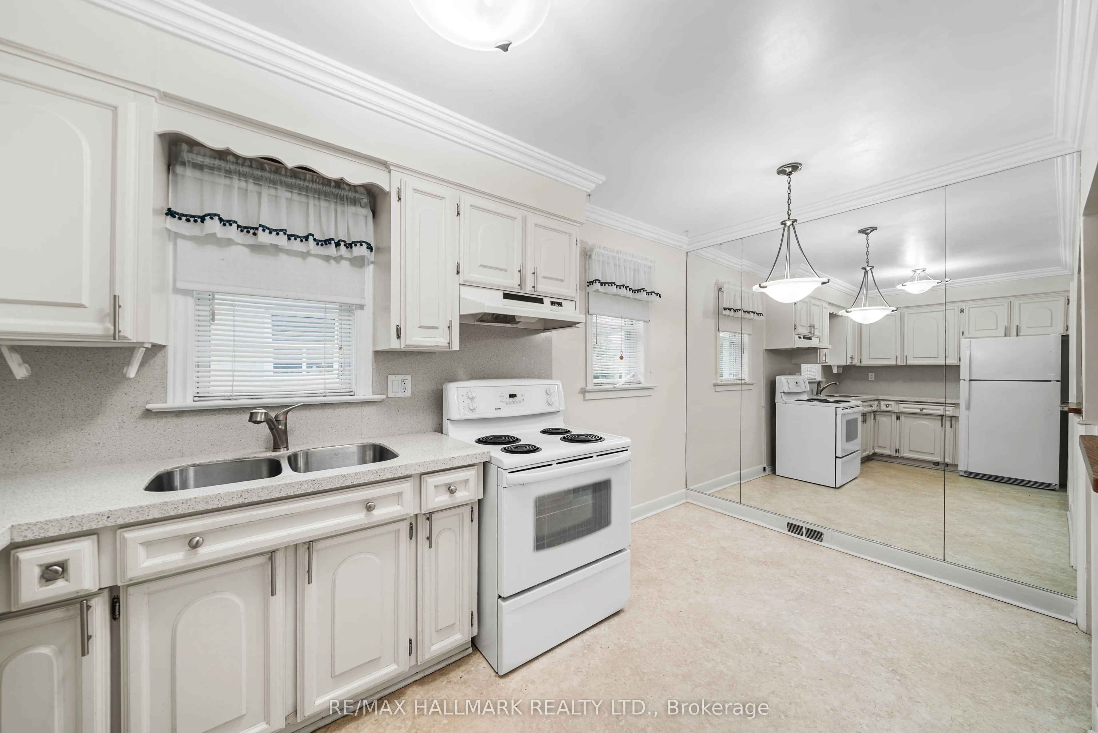 27 Sunray Crescent