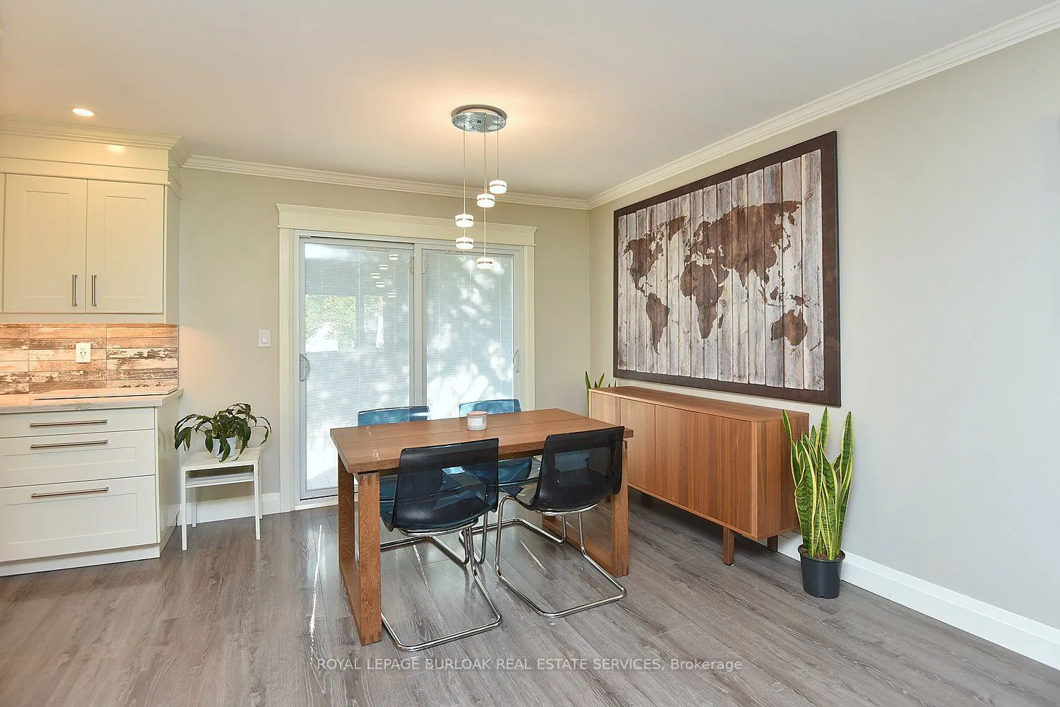 699 Castleguard Crescent