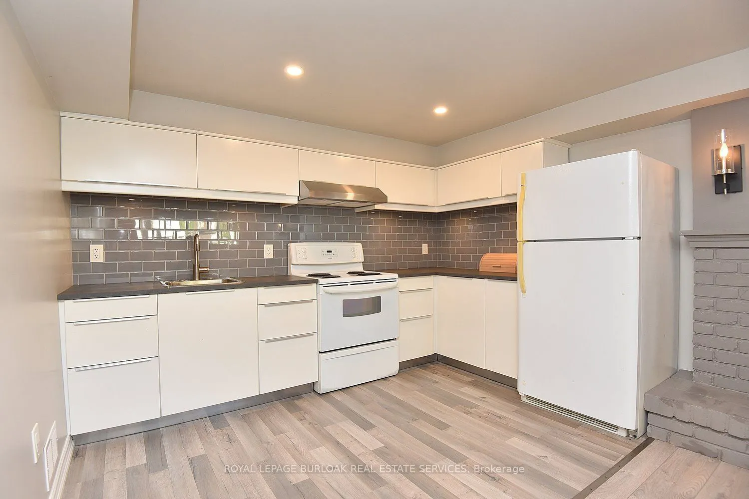 699 Castleguard Crescent