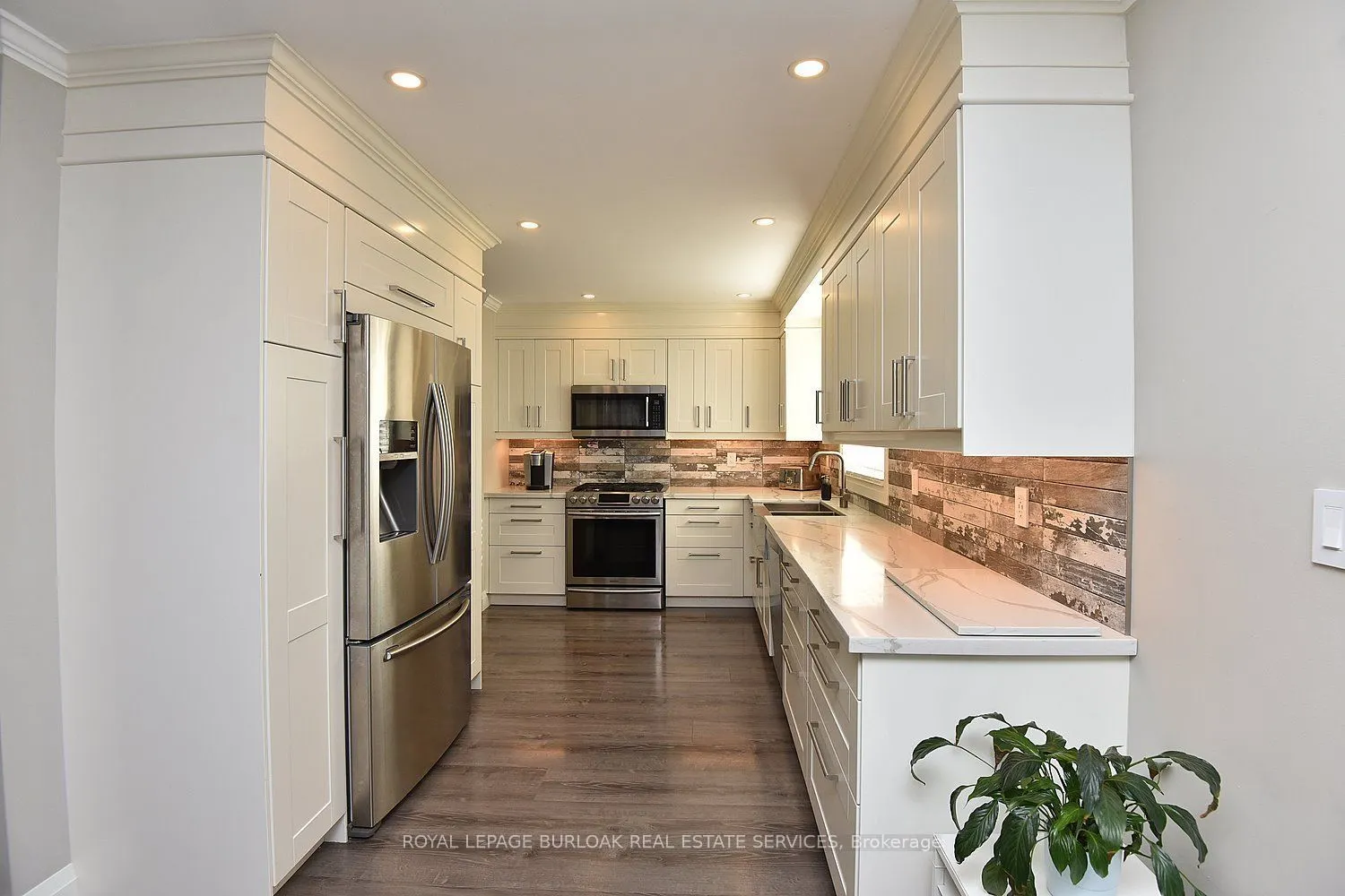 699 Castleguard Crescent