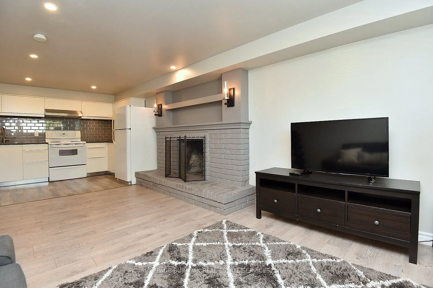 699 Castleguard Crescent