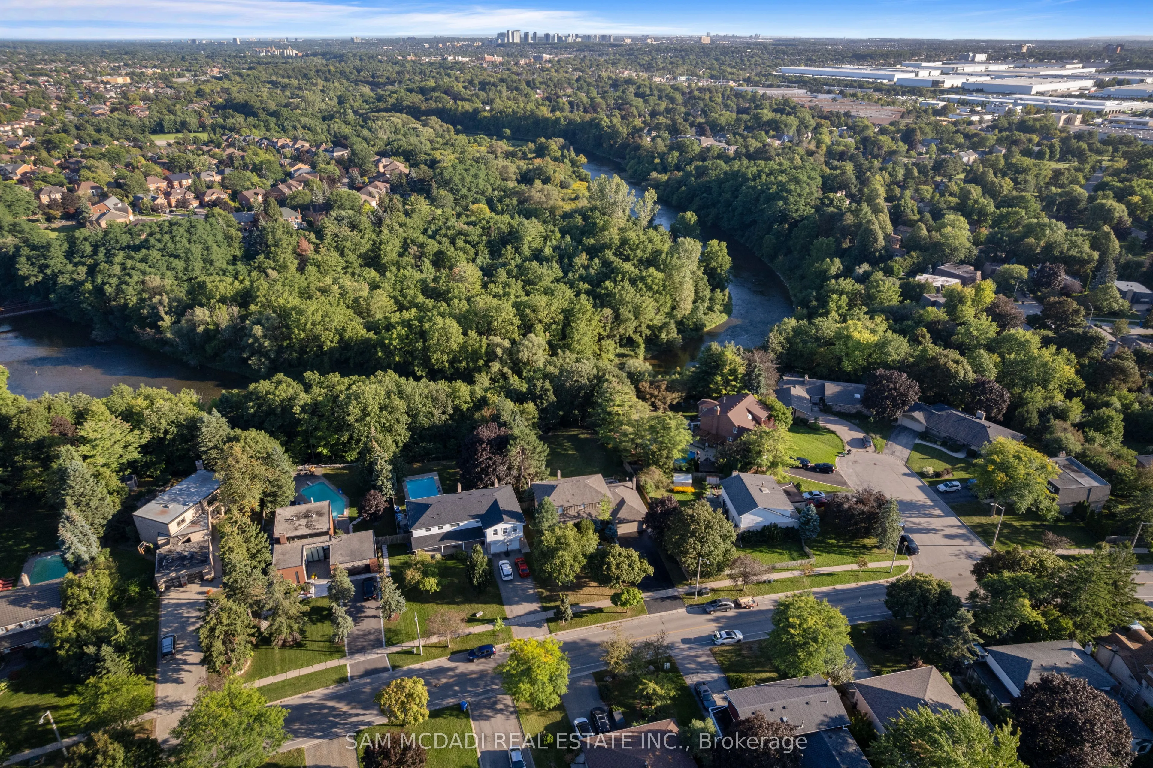 21 Kenninghall Boulevard