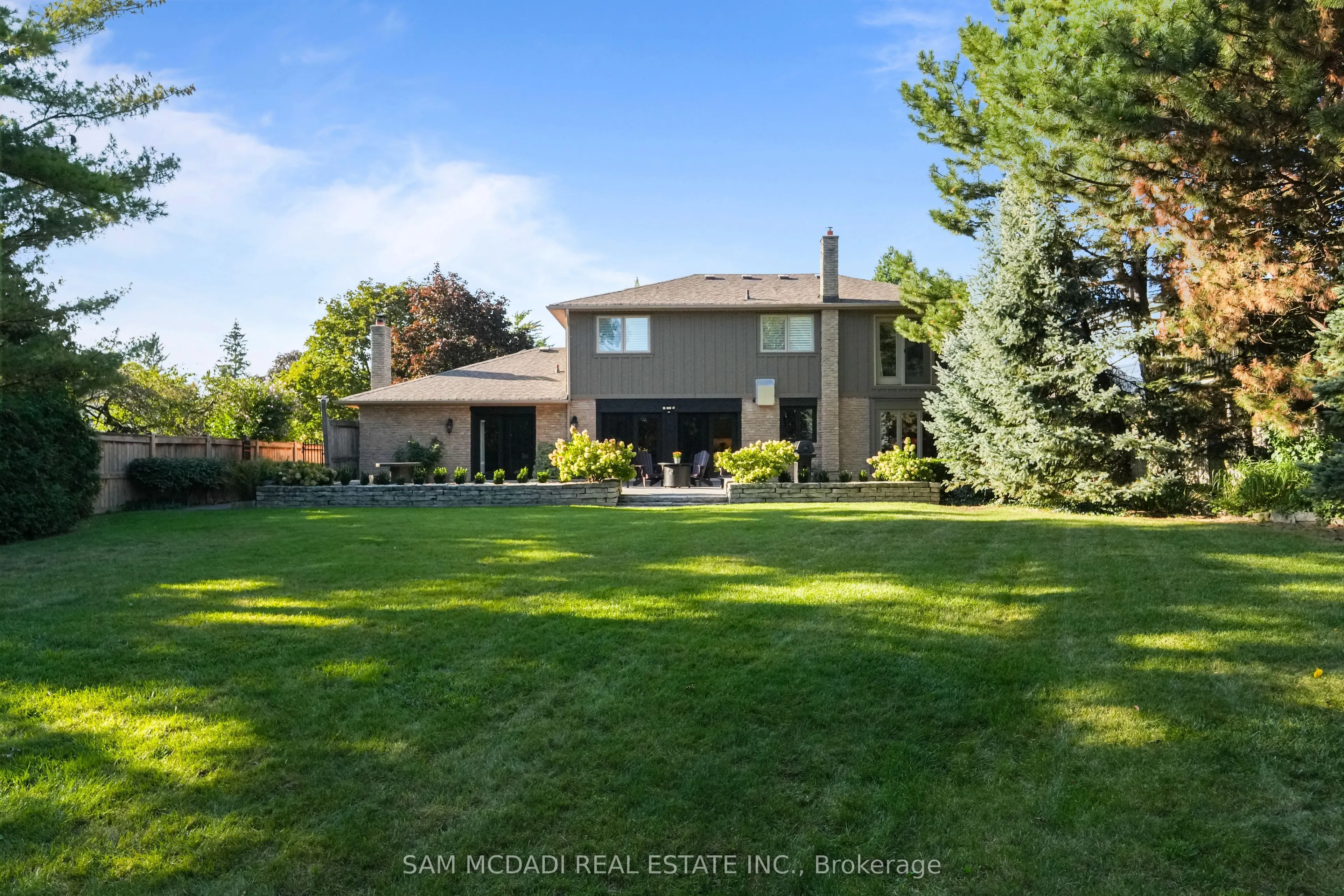 21 Kenninghall Boulevard