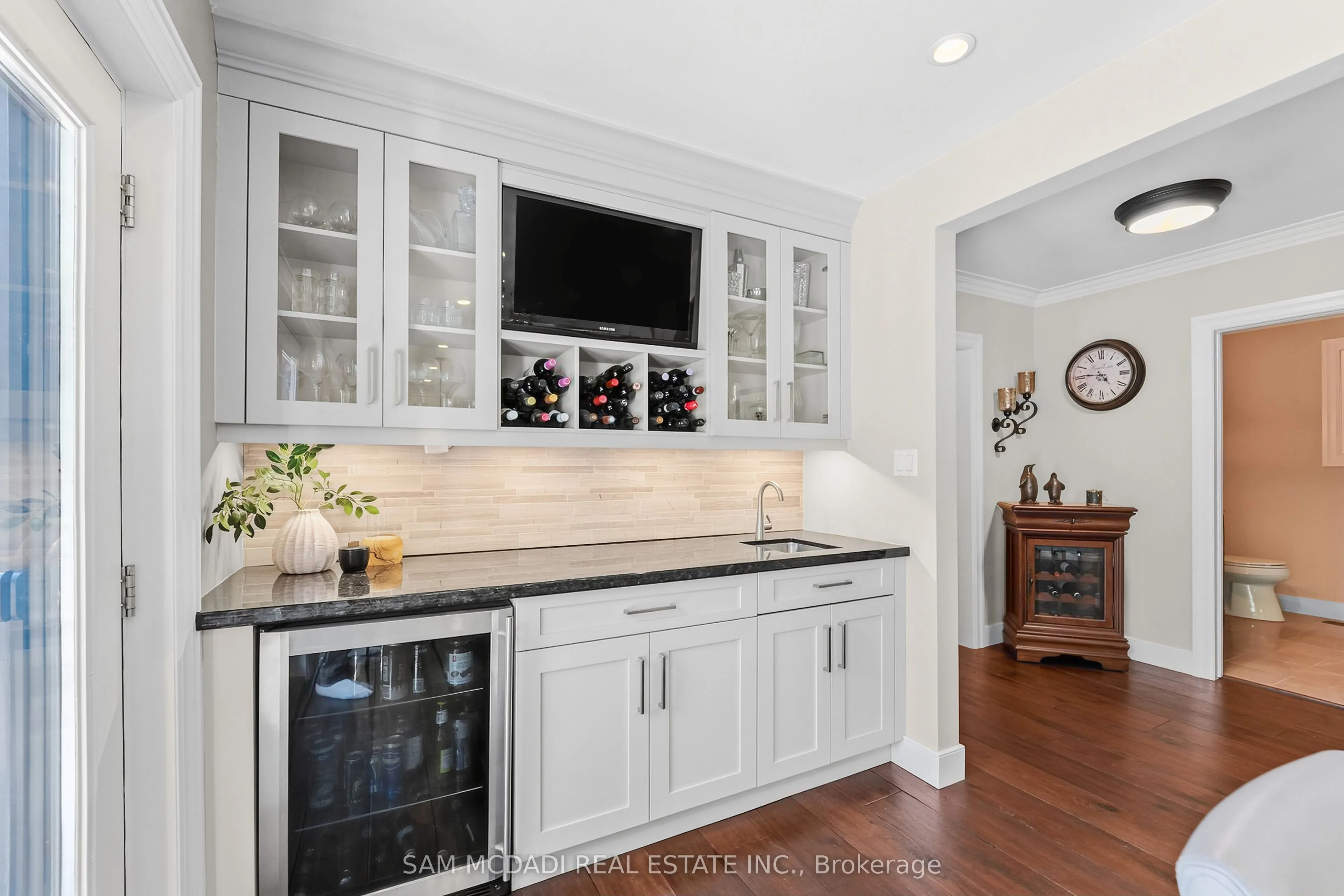 21 Kenninghall Boulevard