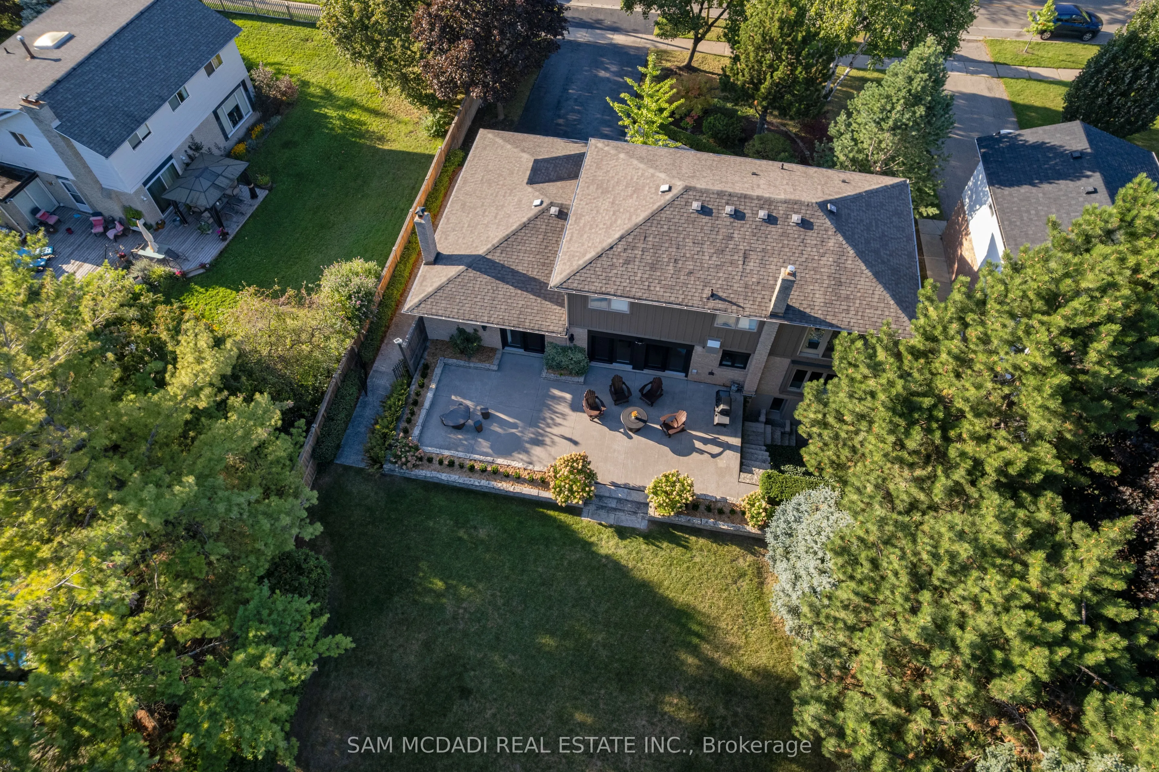 21 Kenninghall Boulevard