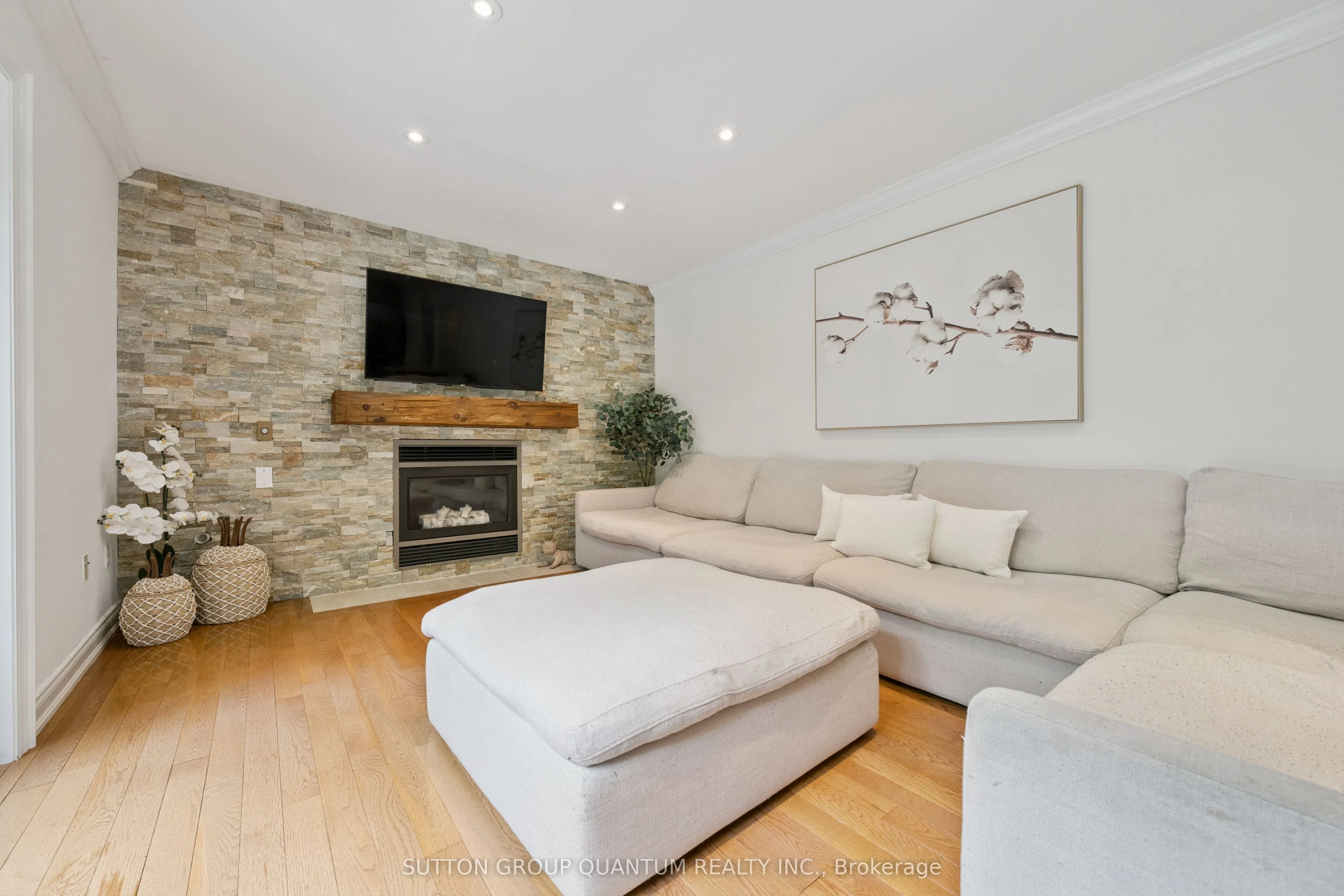 3092 Shannon Crescent