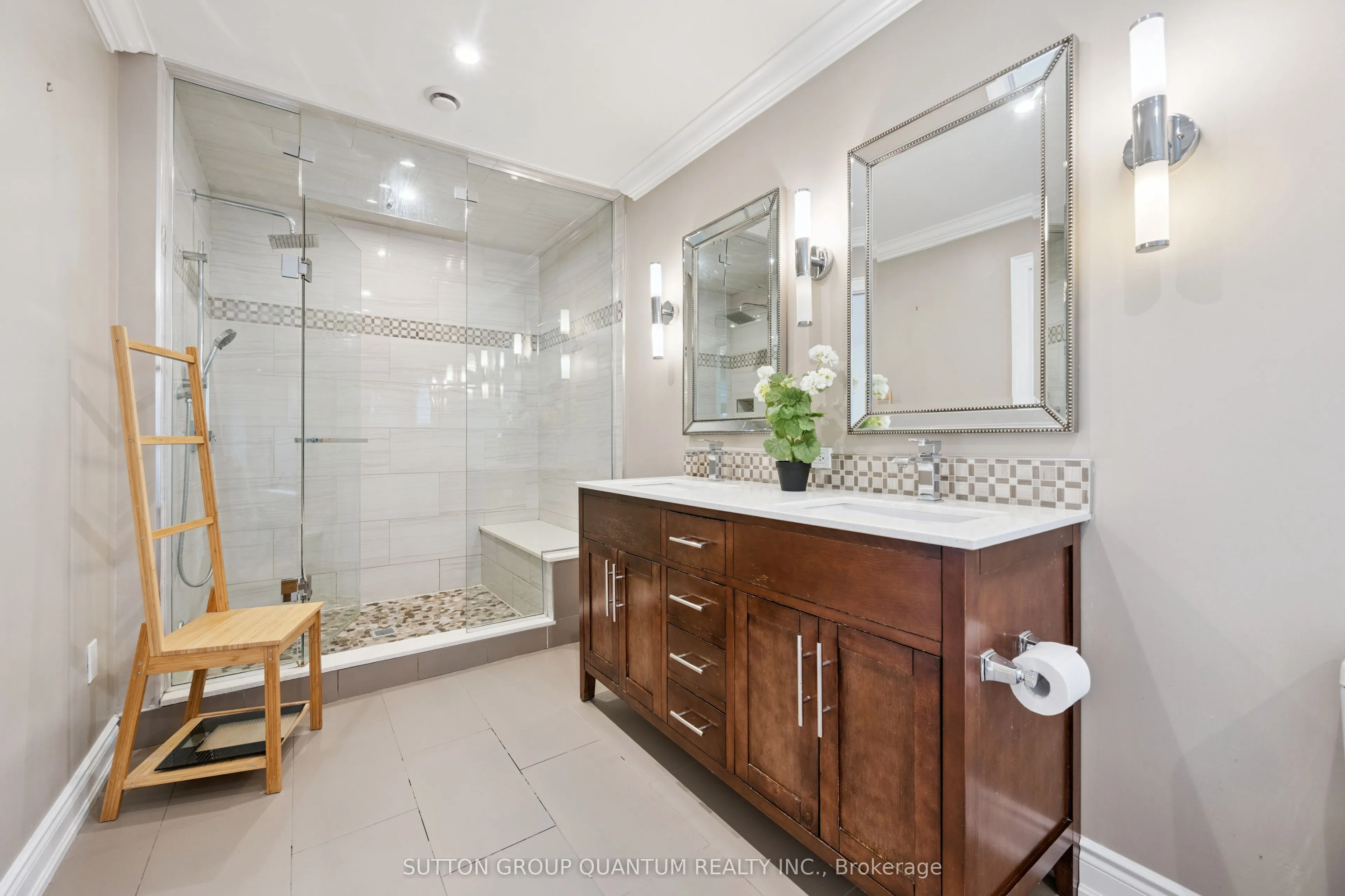 3092 Shannon Crescent