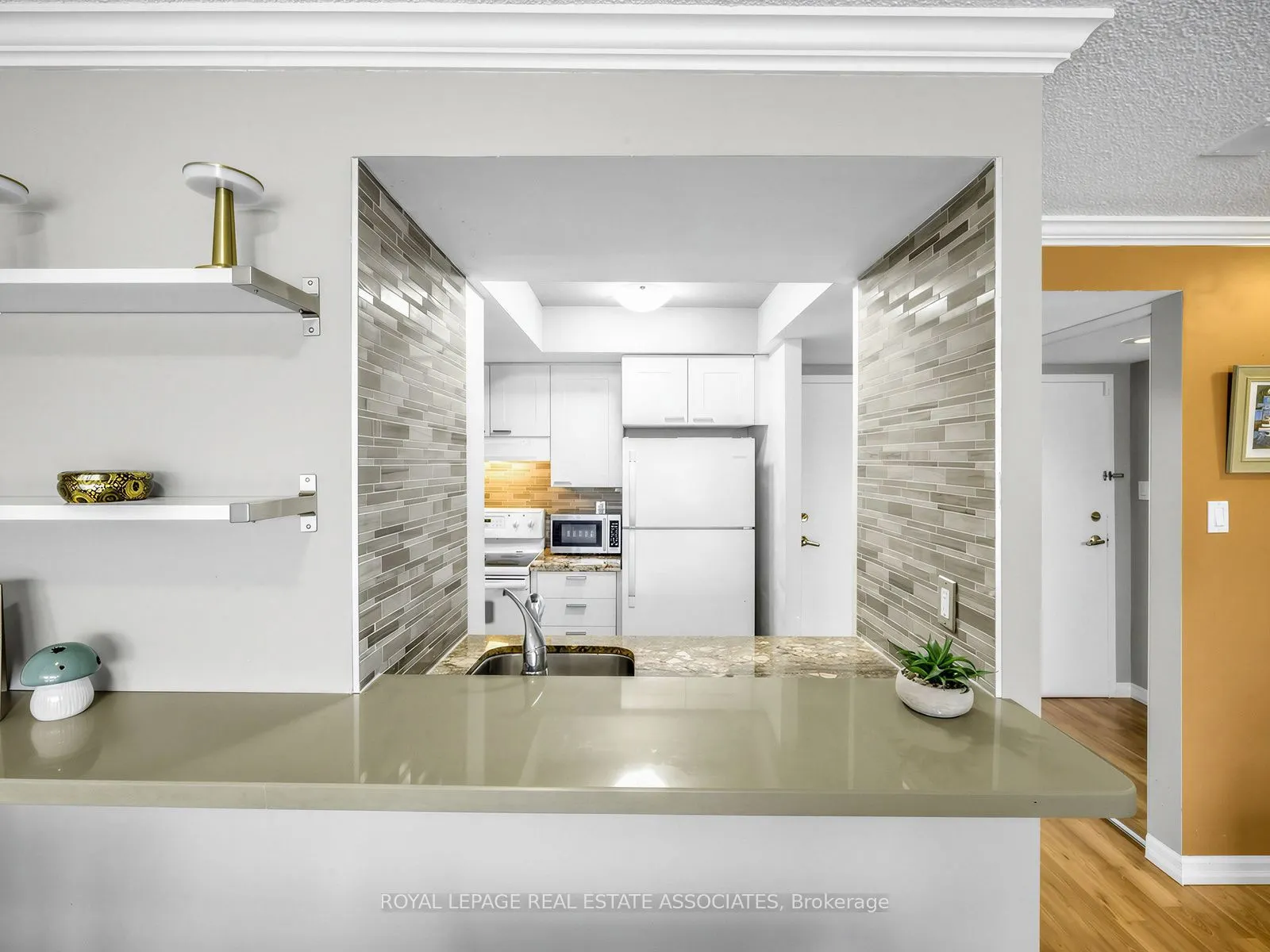 2091 Hurontario Street #504