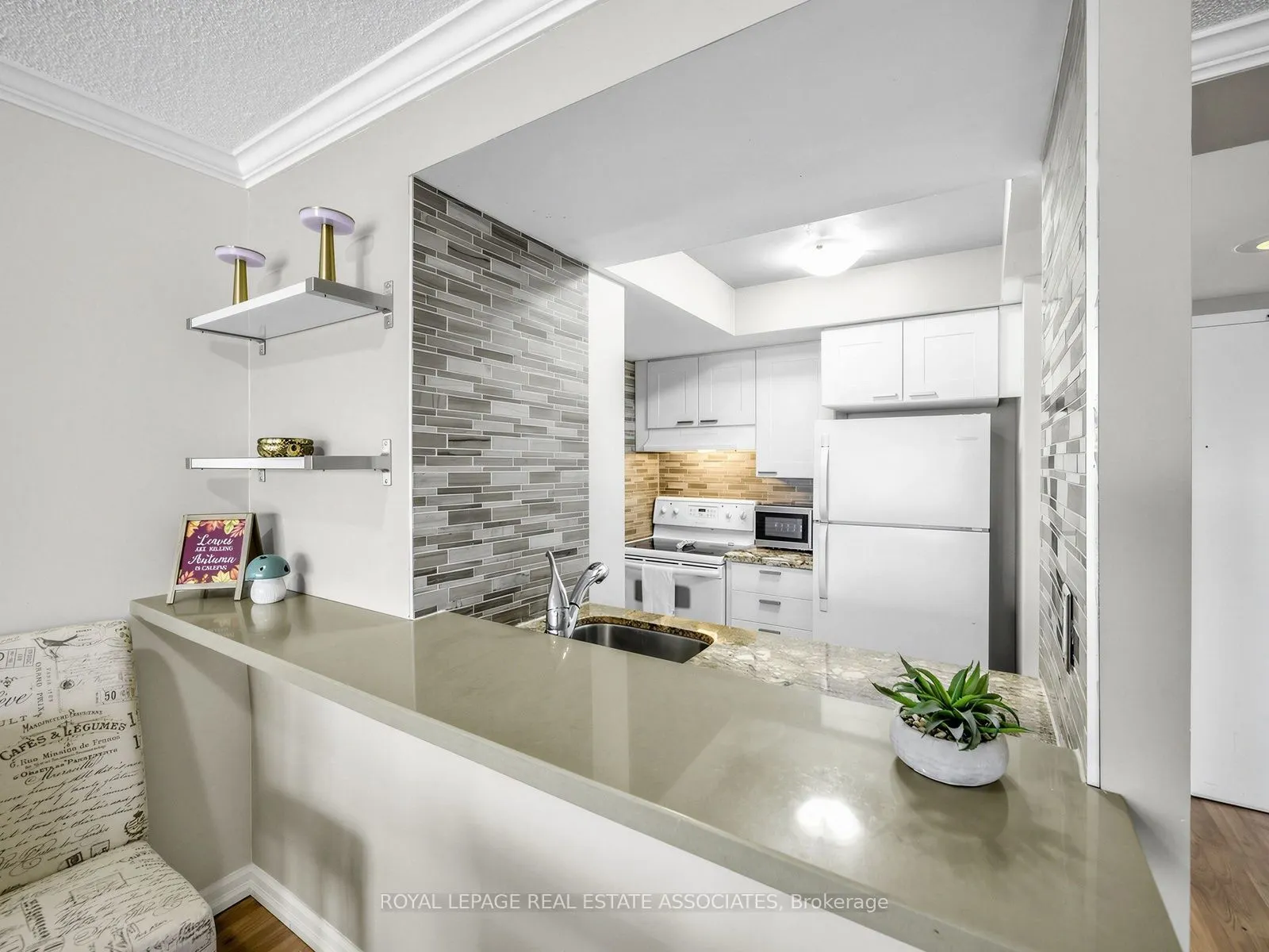 2091 Hurontario Street #504