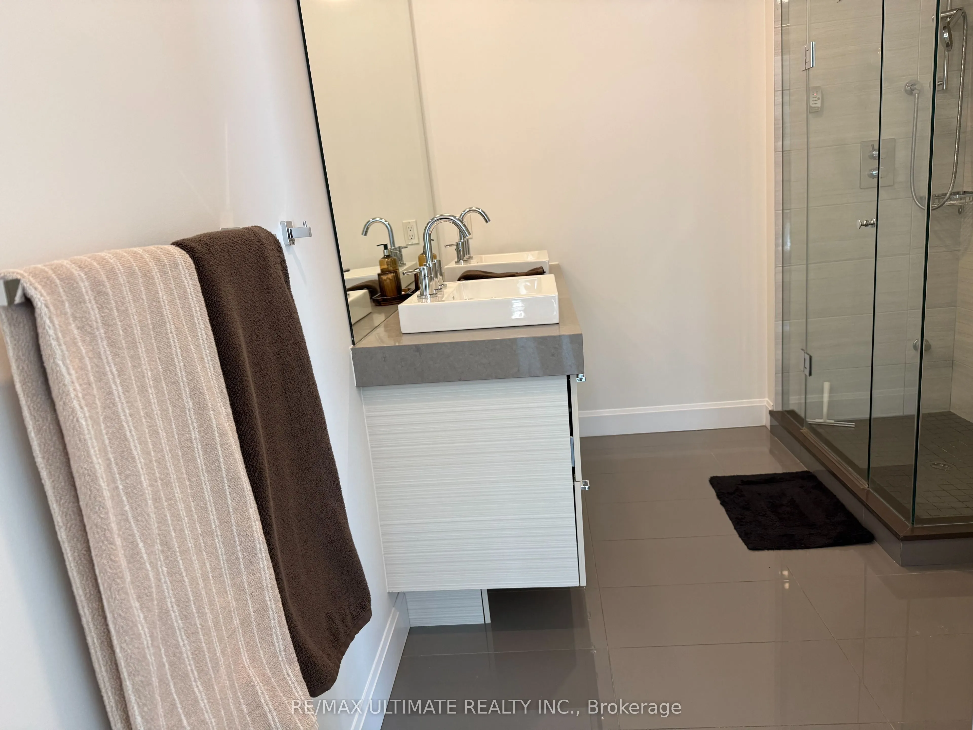 33 Shore Breeze Drive #3901
